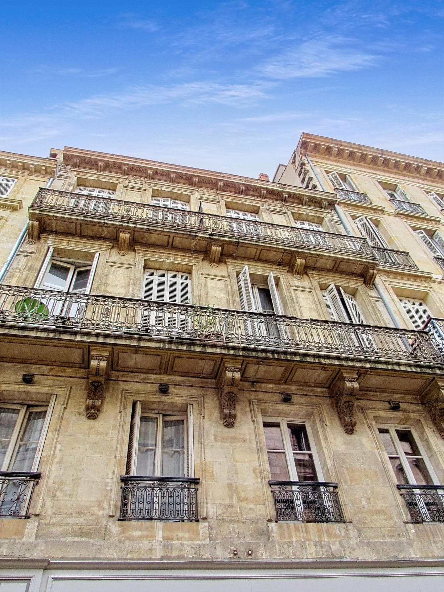 Appartement en plein centre de Bordeaux en seconde ligne de la prestigieuse rue Sainte Catherine