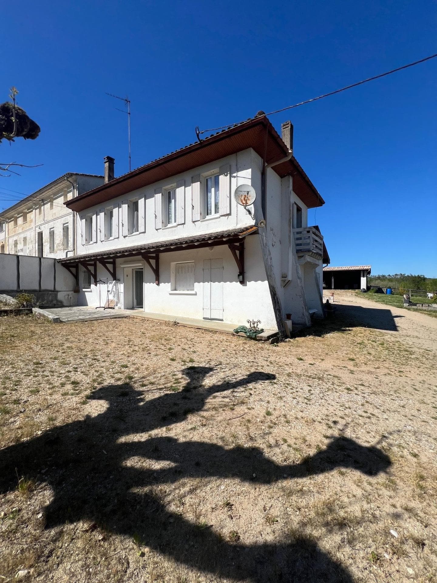 Grande batisse familliale avec dépendance, terrain et piscine à rénover — photo 16