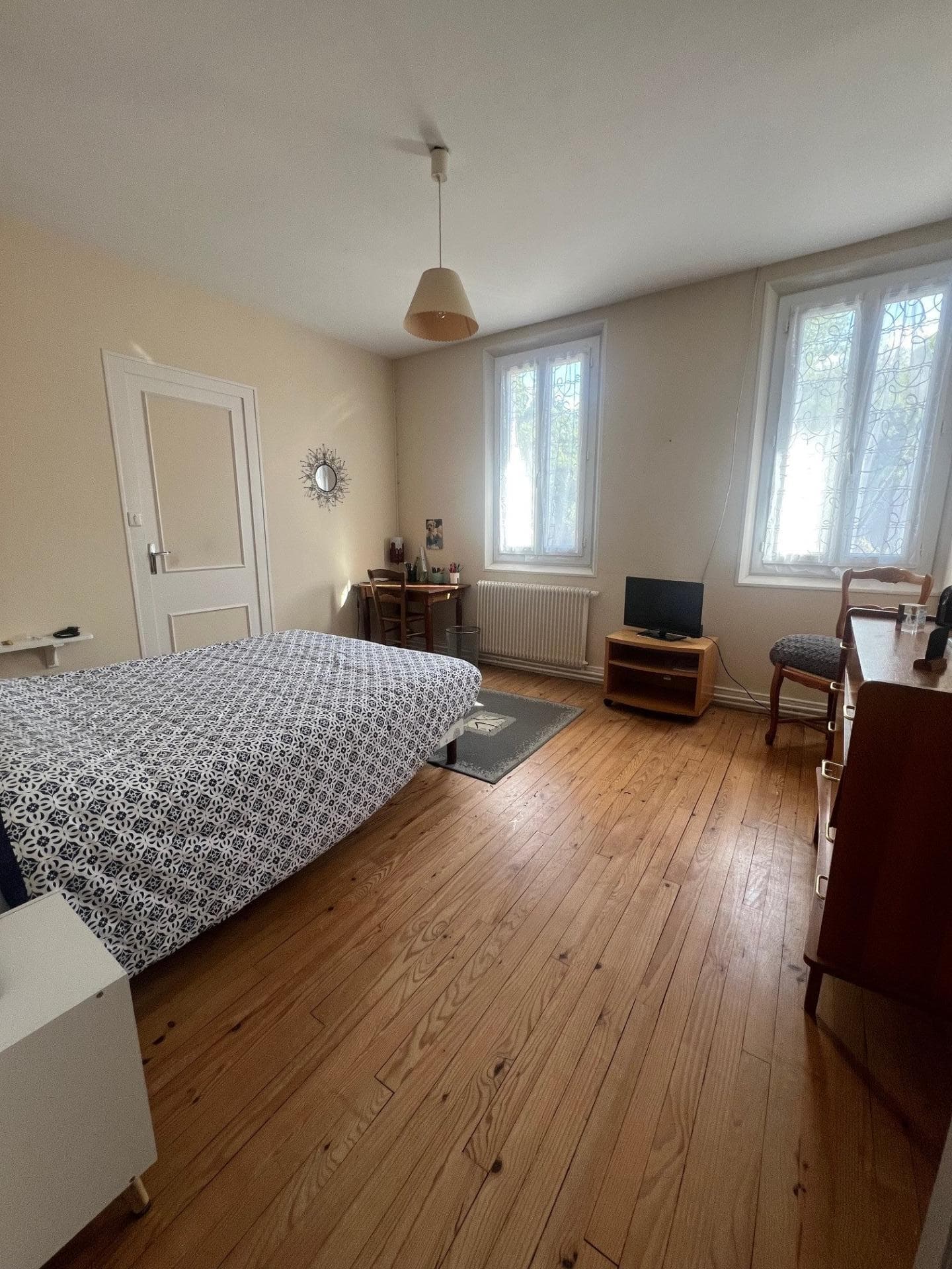 Grande batisse familliale avec dépendance, terrain et piscine à rénover — photo 9