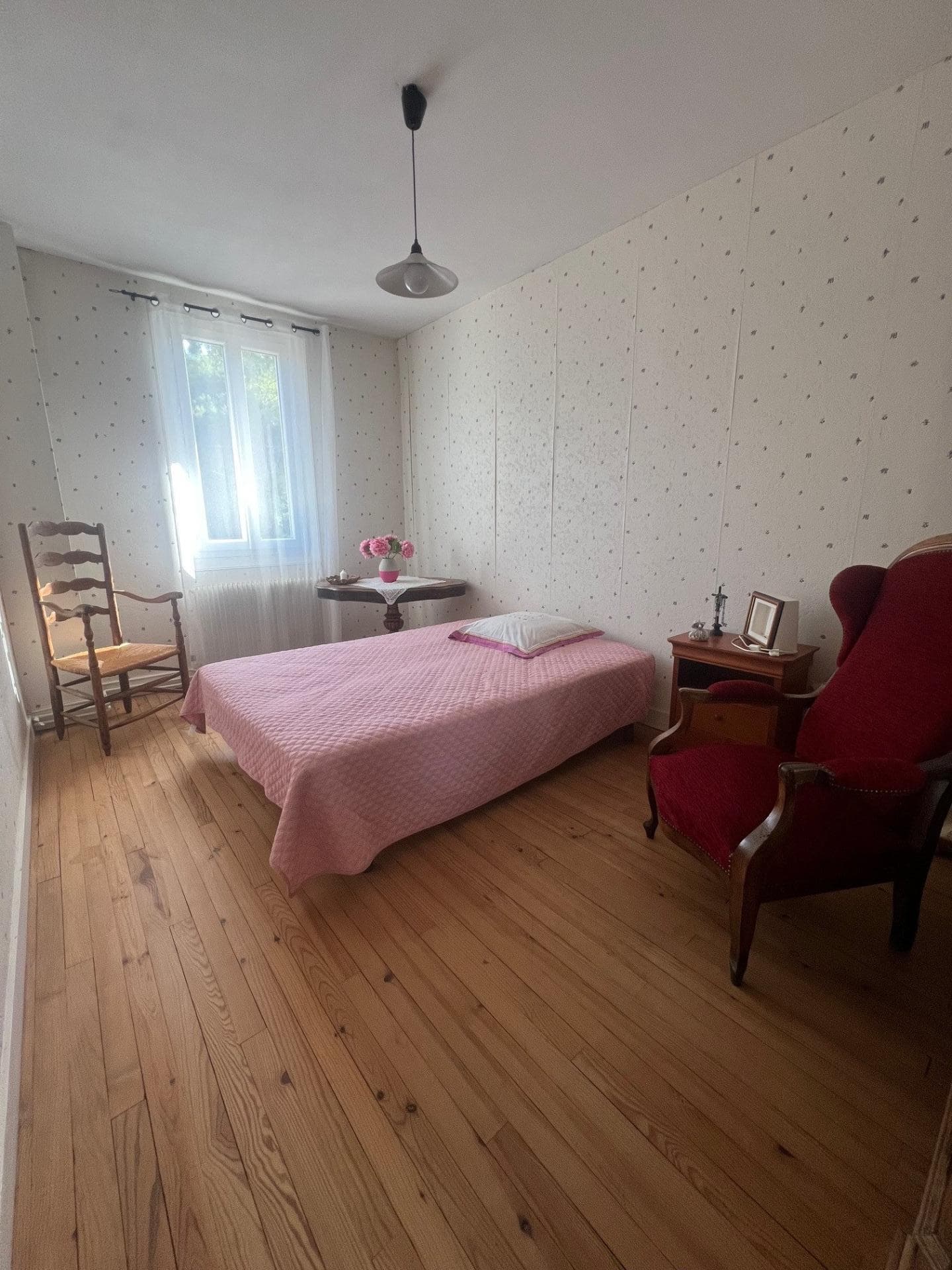 Grande batisse familliale avec dépendance, terrain et piscine à rénover — photo 7