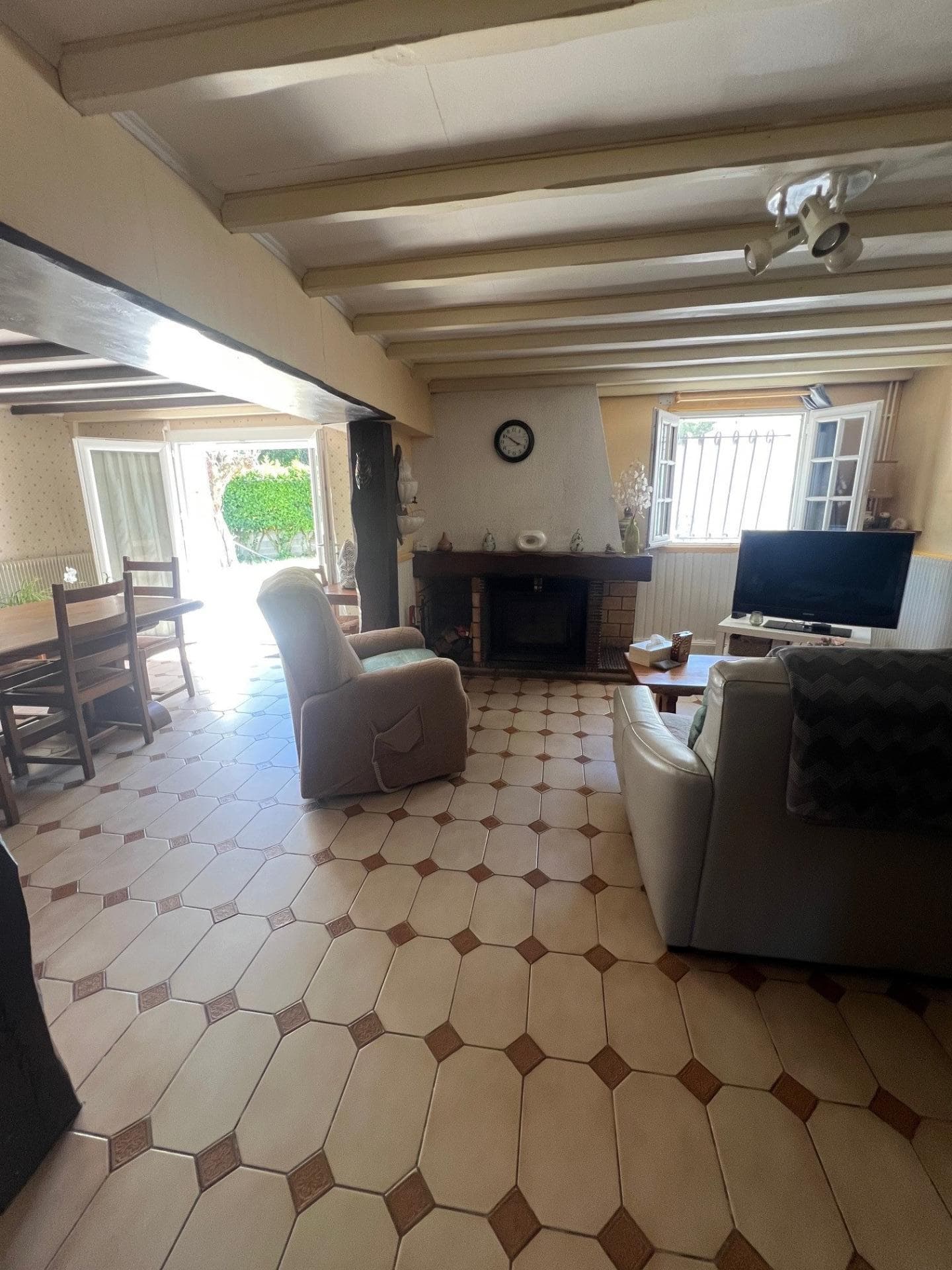 Grande batisse familliale avec dépendance, terrain et piscine à rénover — photo 4