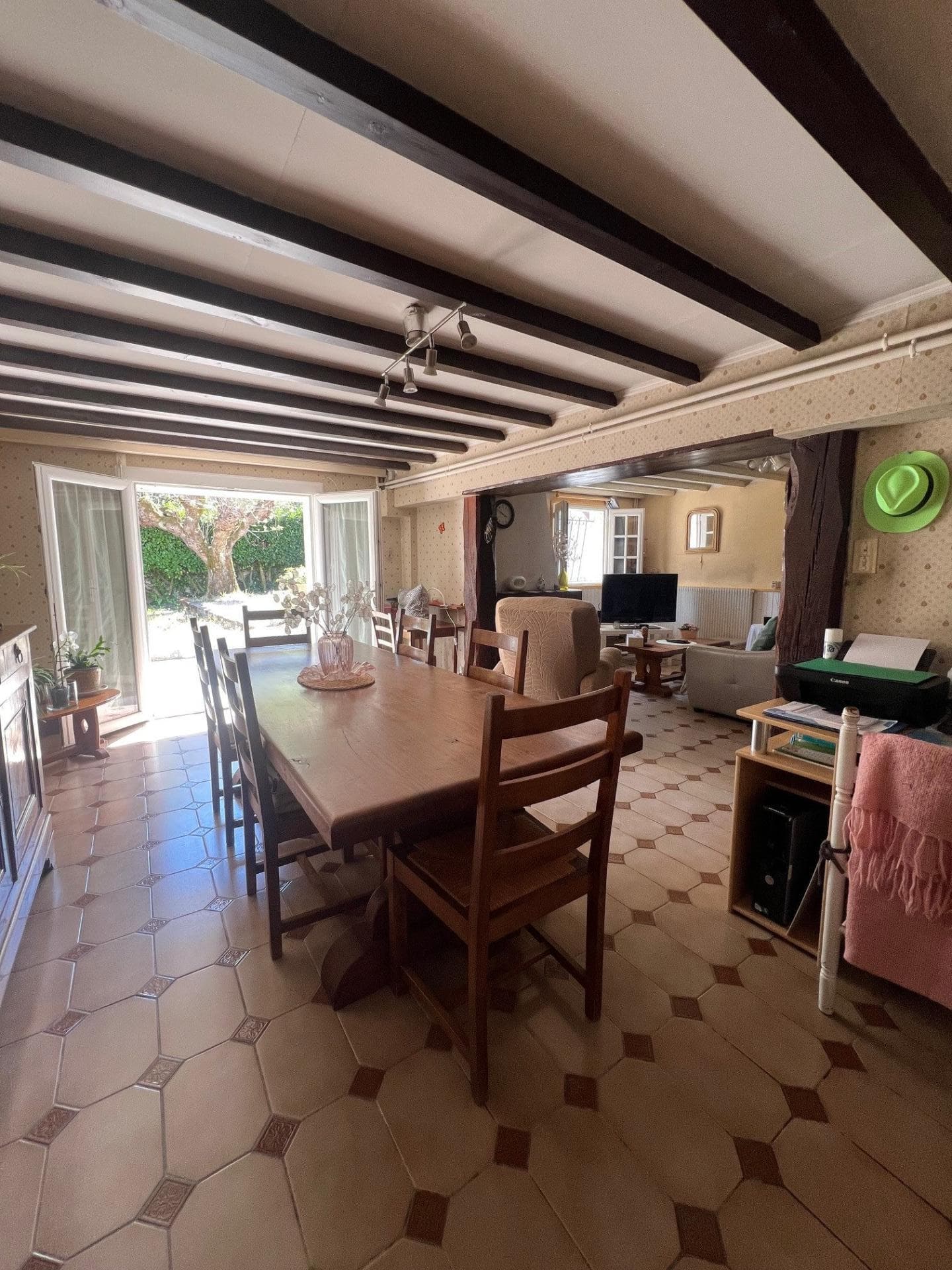 Grande batisse familliale avec dépendance, terrain et piscine à rénover — photo 3