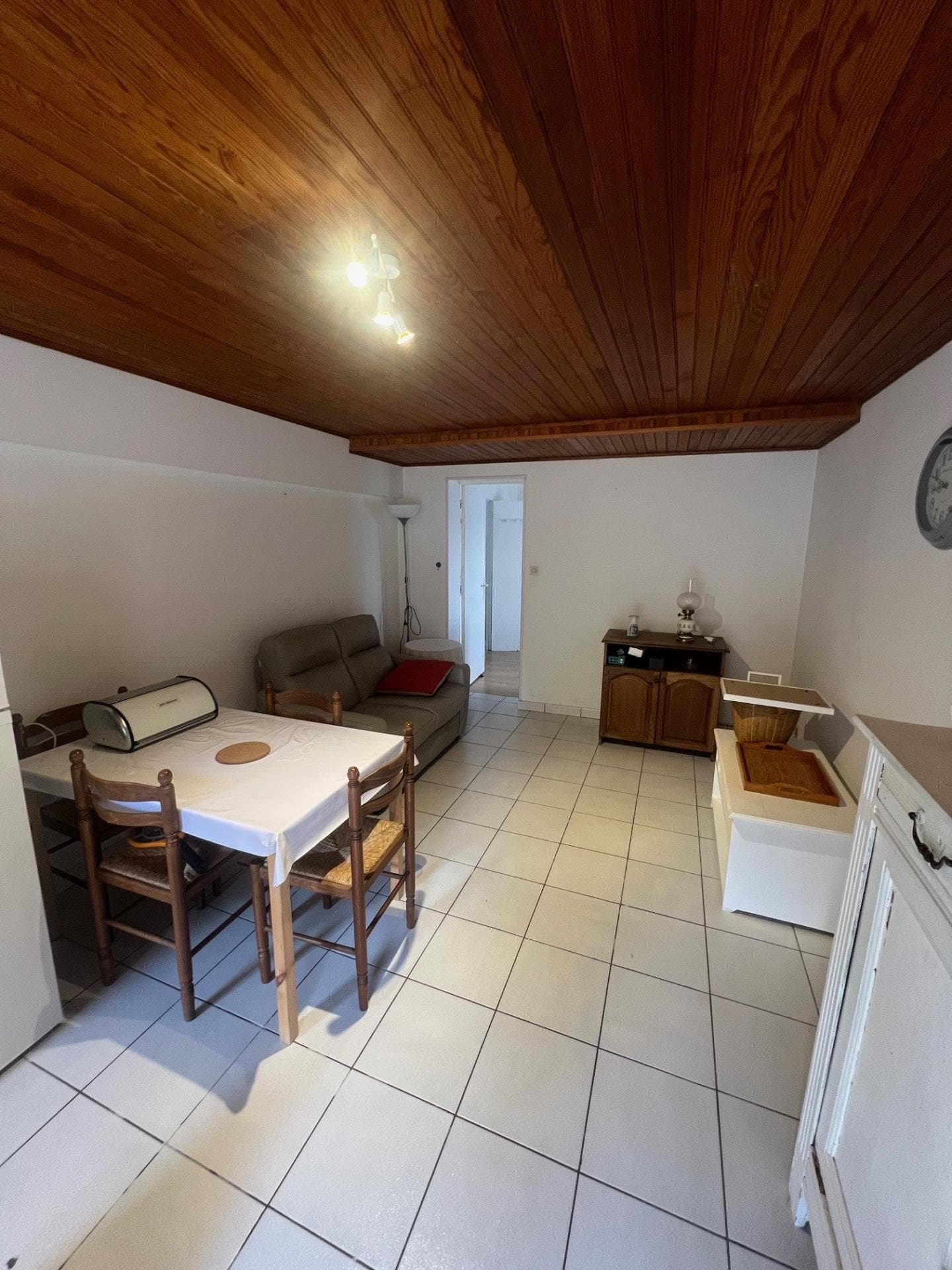 Grande batisse familliale avec dépendance, terrain et piscine à rénover — photo 13