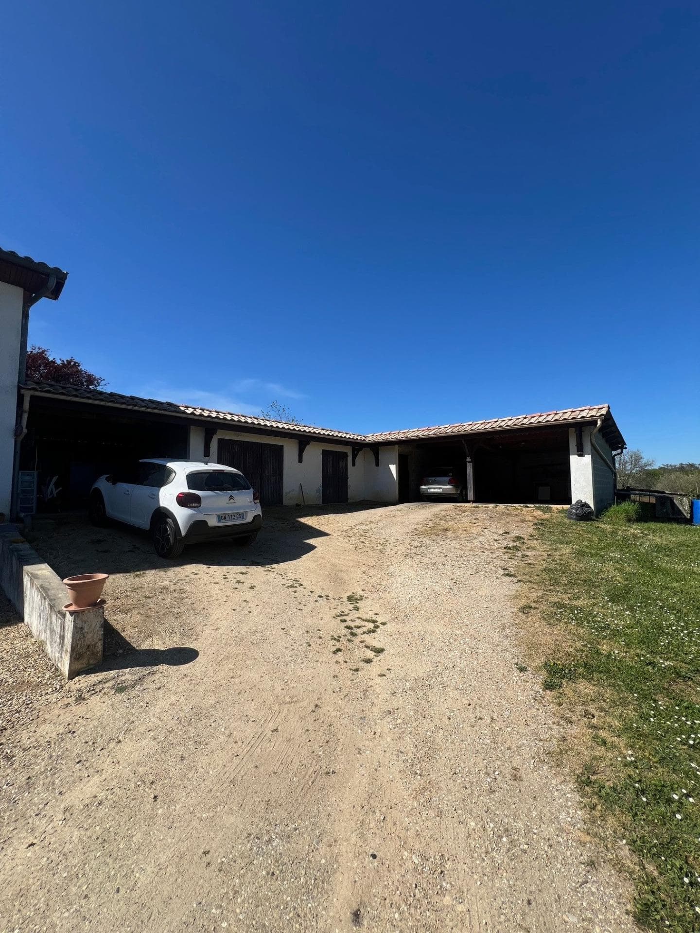 Grande batisse familliale avec dépendance, terrain et piscine à rénover — photo 2