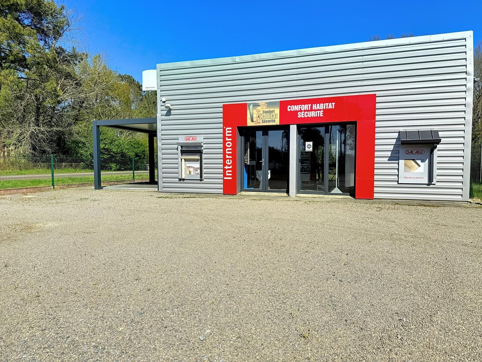 Local commercial en première ligne sur axe passant