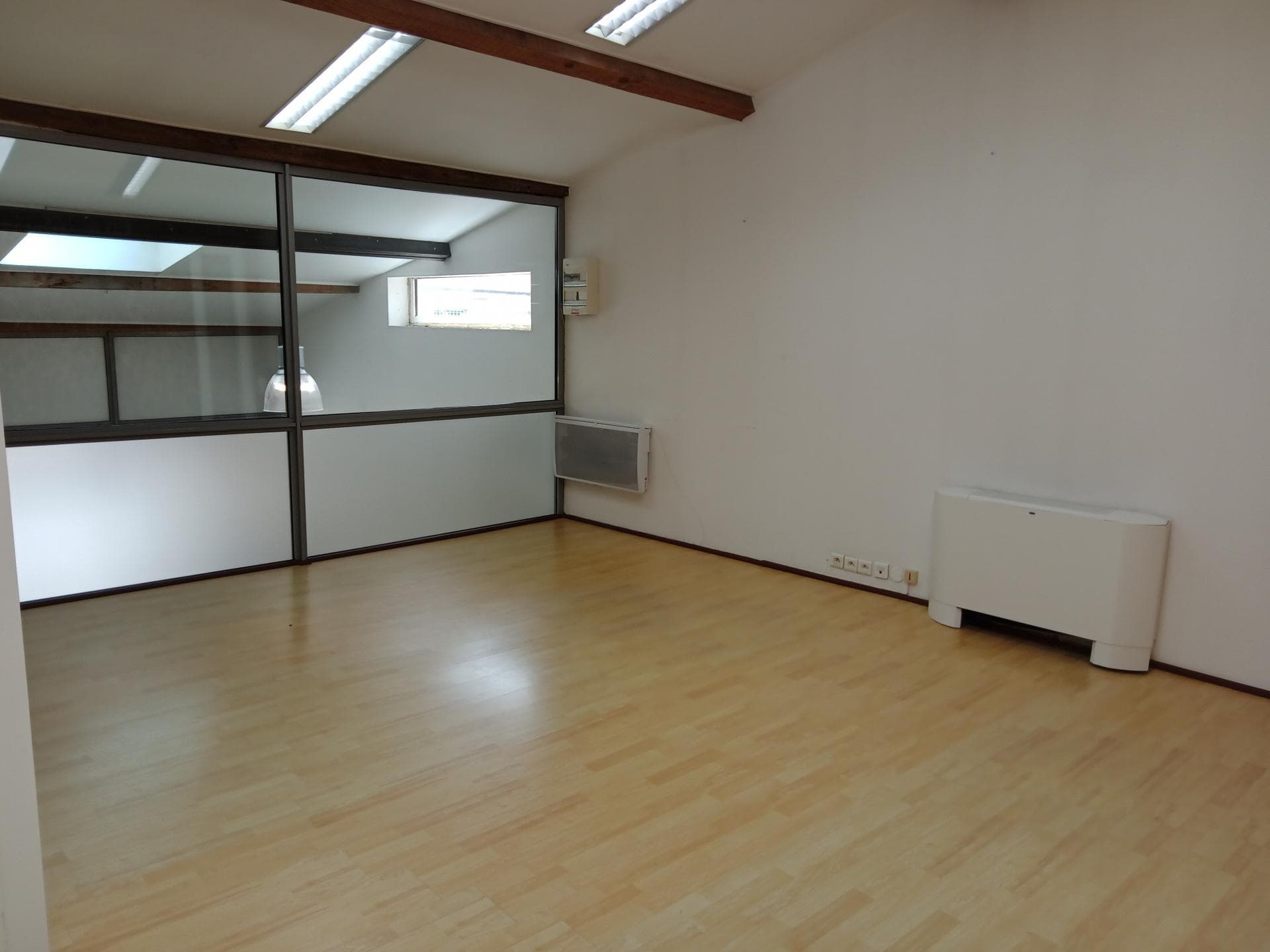 Bureaux de 160m² en plein centre de Langoiran ! — photo 5