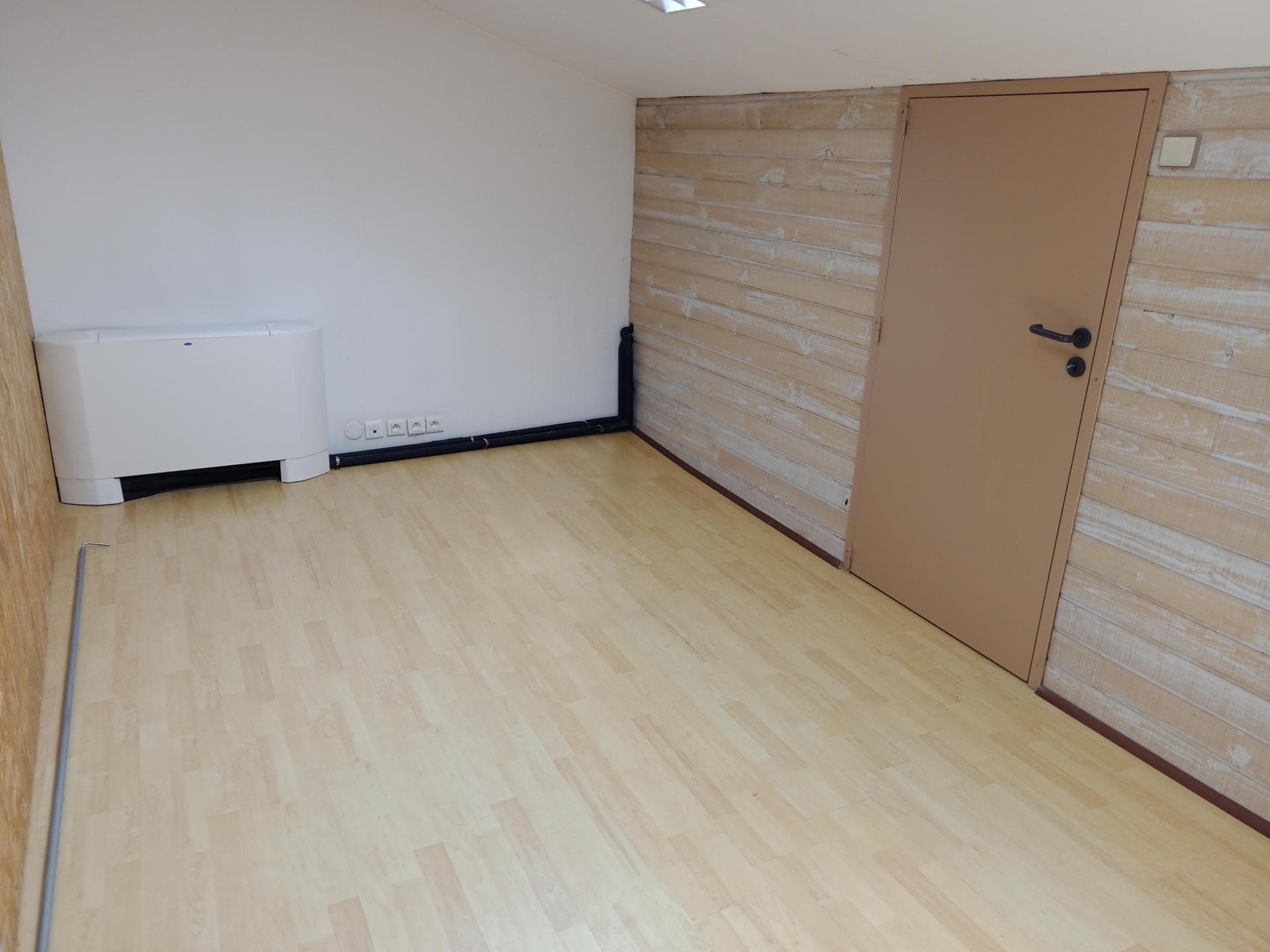 Bureaux de 160m² en plein centre de Langoiran ! — photo 6