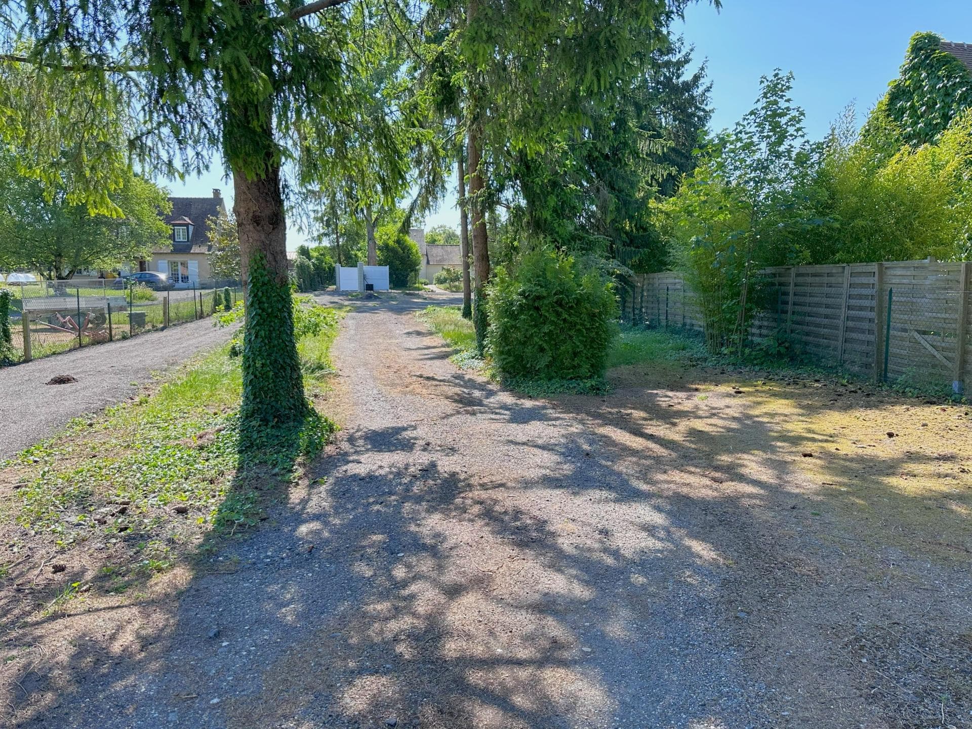 Magnifique terrain constructible de 511 m² situé au cœur du village d'Achères-la-Forêt — photo 4