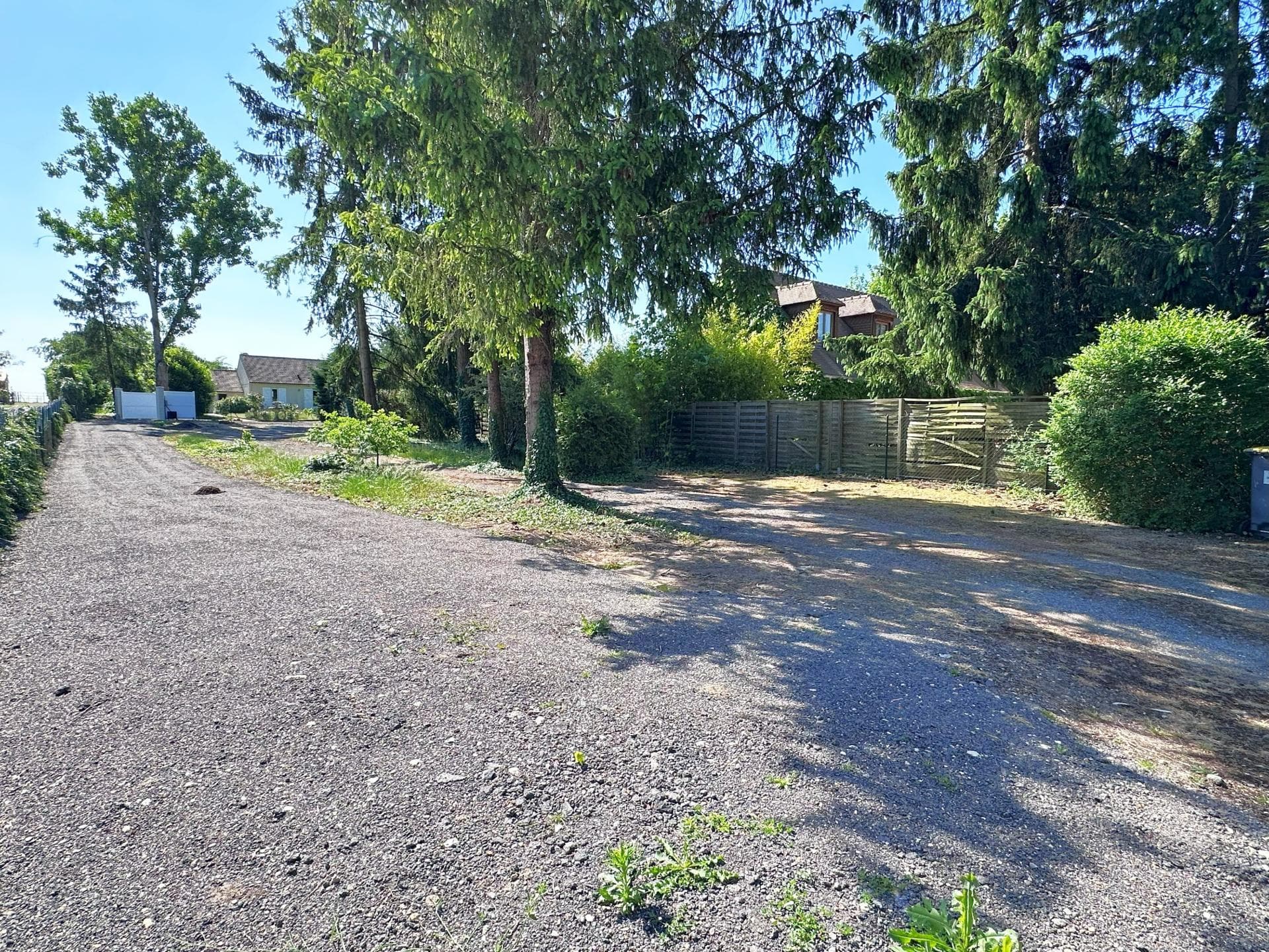 Magnifique terrain constructible de 511 m² situé au cœur du village d'Achères-la-Forêt — photo 2
