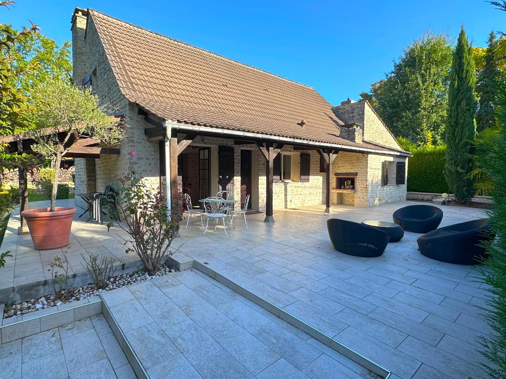 Maison familiale avec garage et box pour chevaux — photo 2