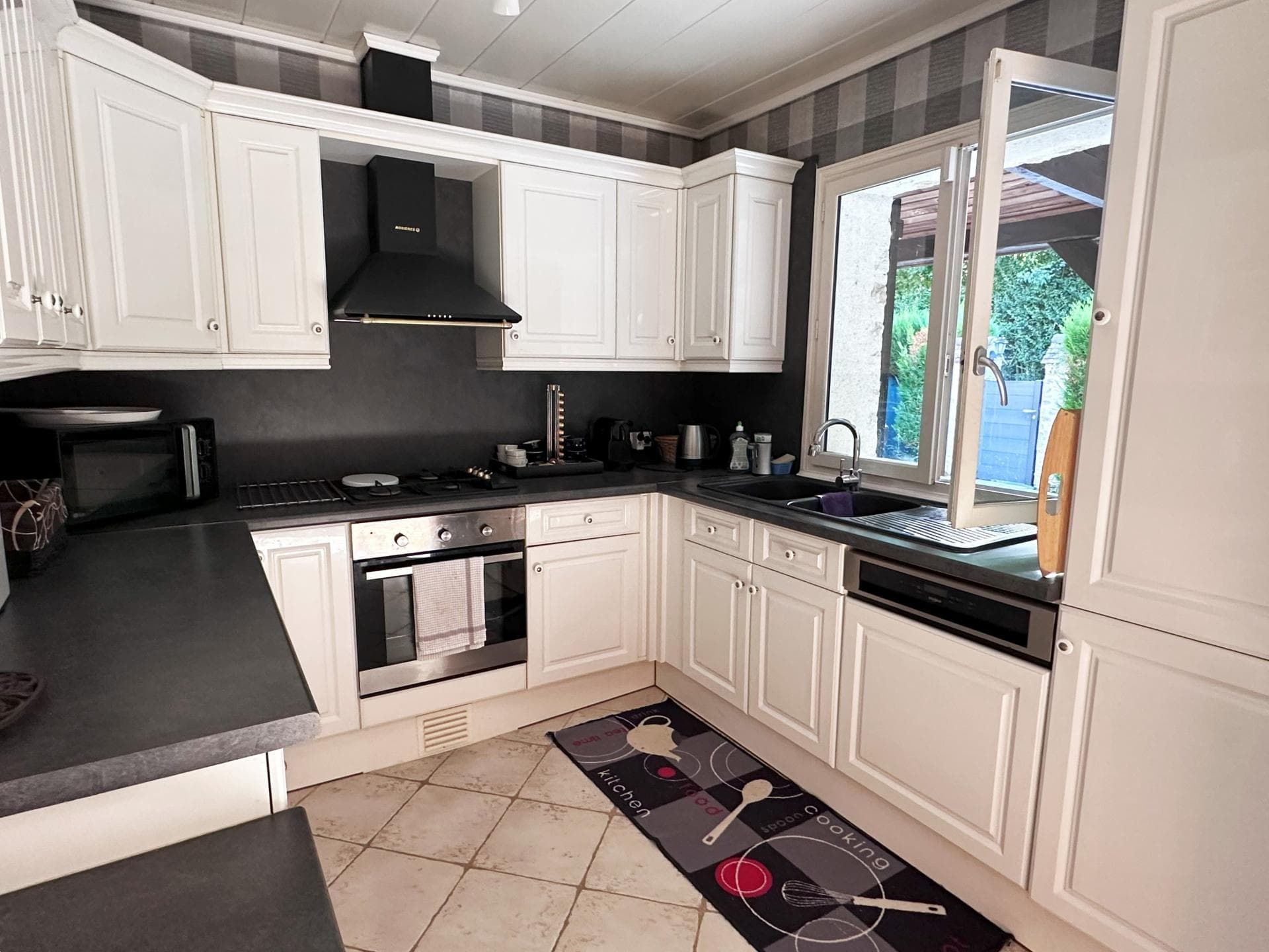 Maison familiale avec garage et box pour chevaux — photo 4