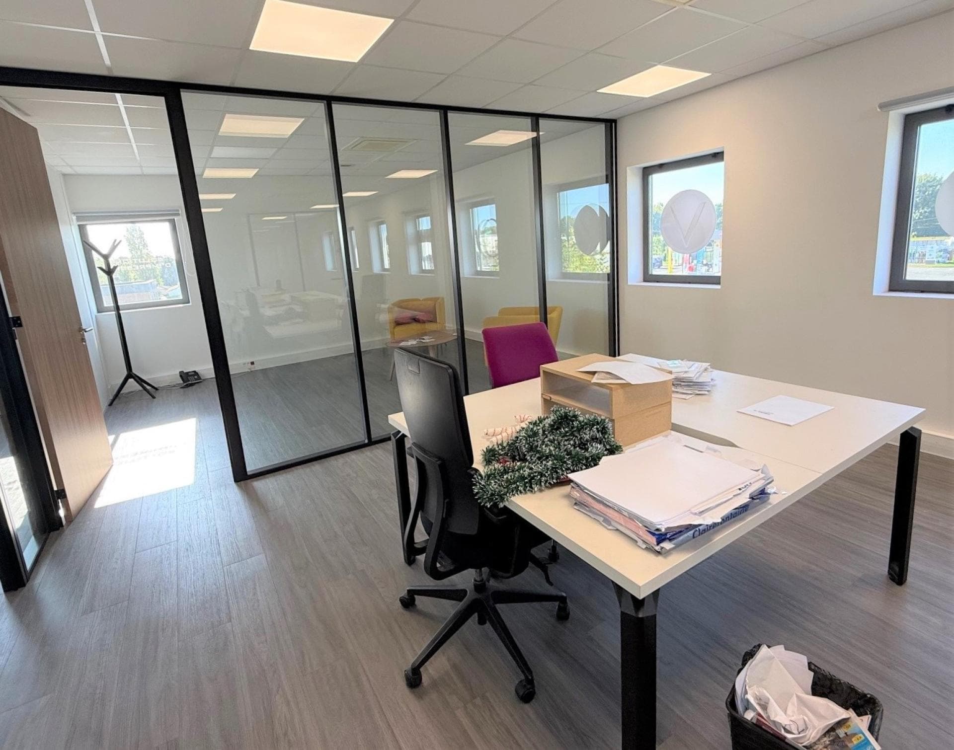 260 m² de bureaux climatisés et fonctionnel sur 2 étages. Disponible immédiatement — photo 5