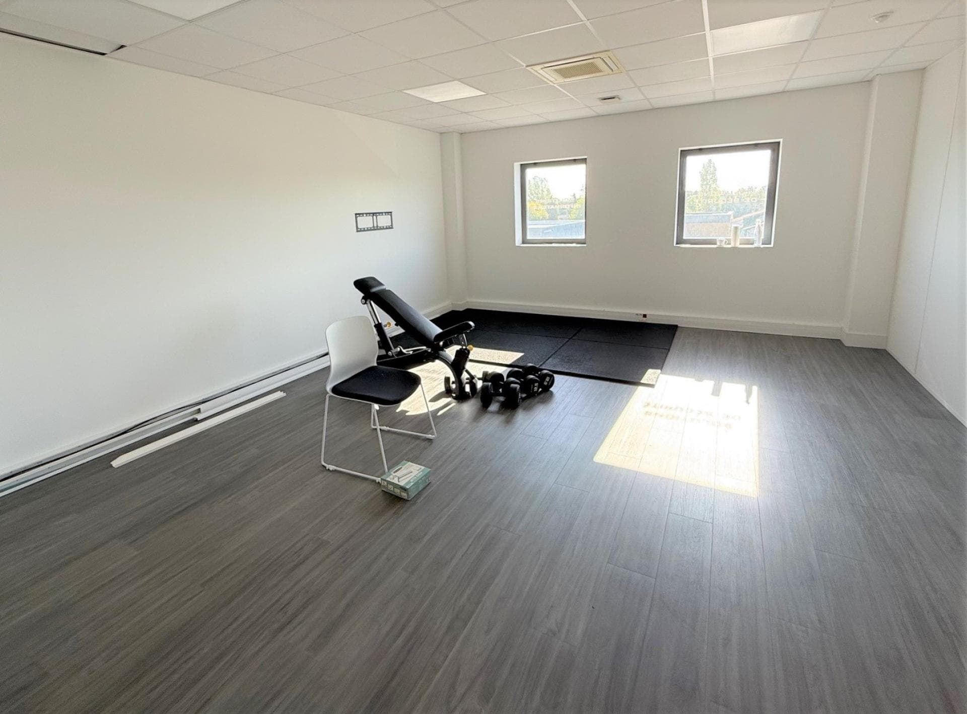 260 m² de bureaux climatisés et fonctionnel sur 2 étages. Disponible immédiatement — photo 7