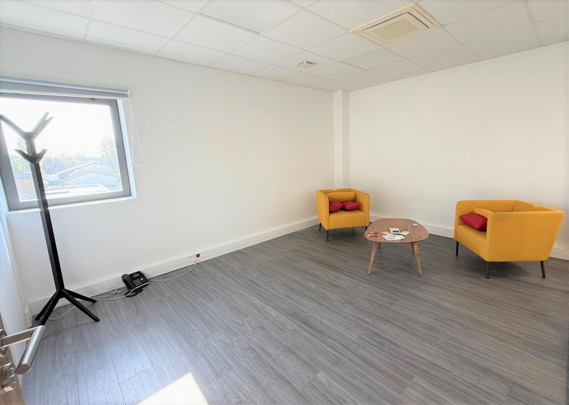 129 m² de bureaux climatisés et fonctionnel. Disponible immédiatement — photo 5