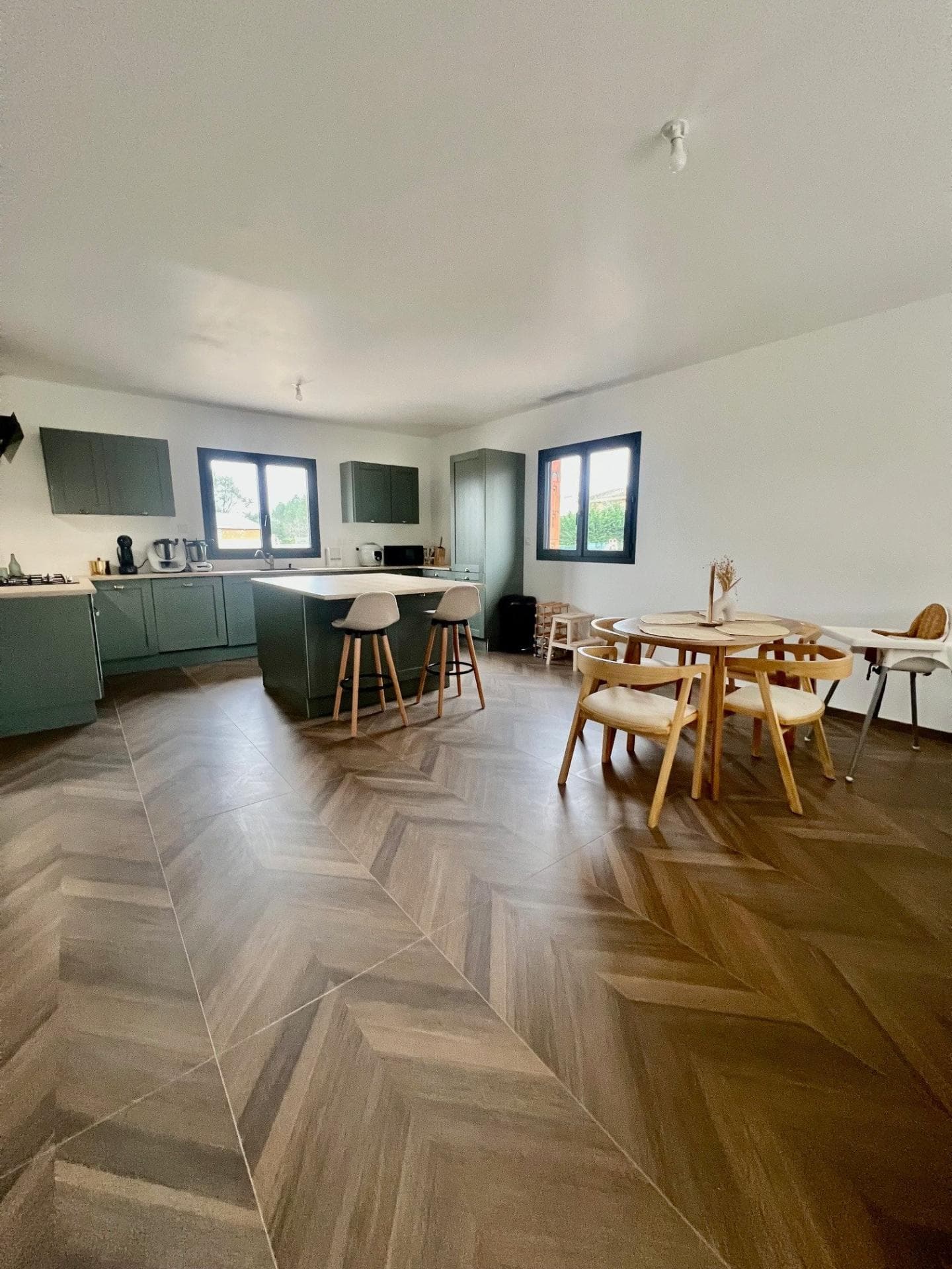 Maison neuve moderne à Saint-Seurin sur l'Isle — photo 2