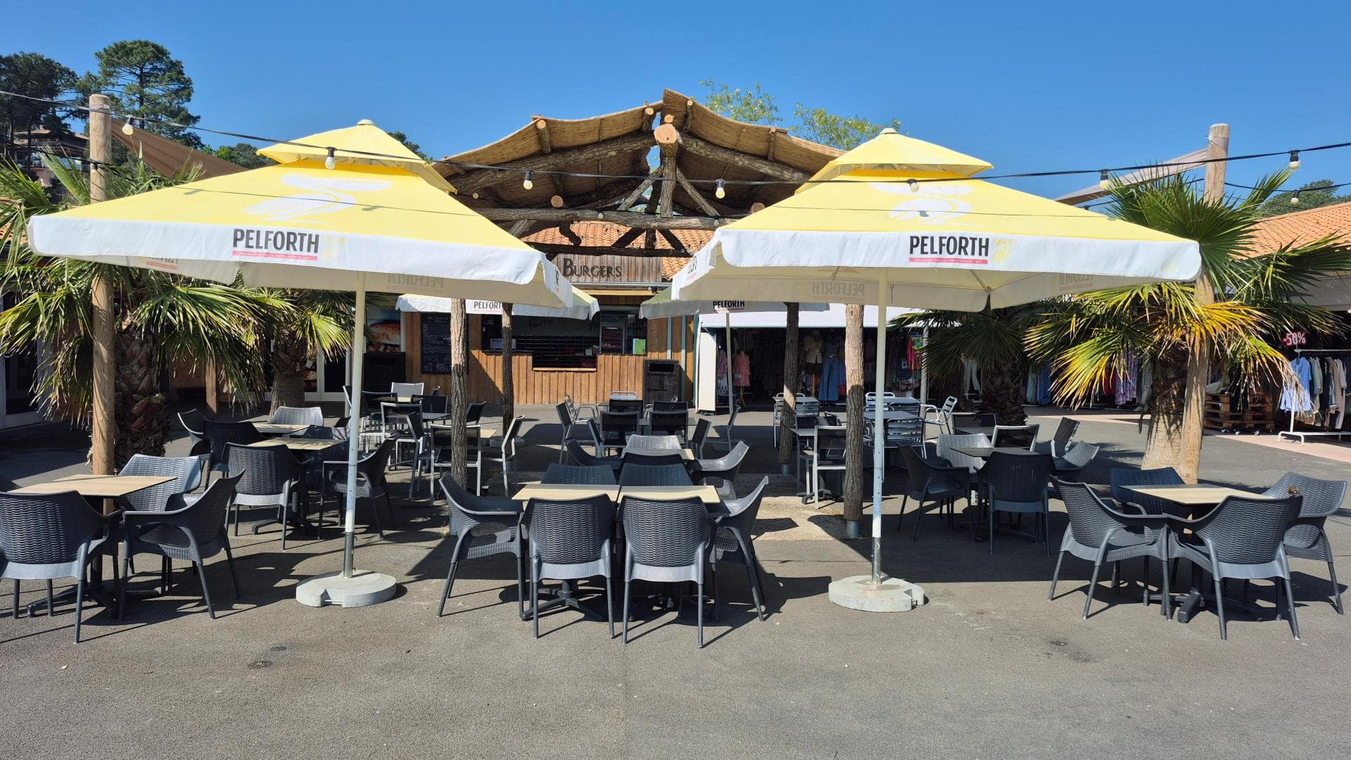 Restaurant type "street food" , logement possible