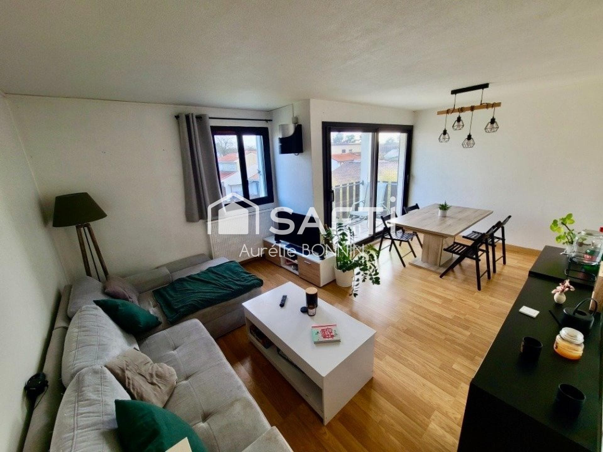 Pessac Le Bourghail, Je vous présente ce bel appartement de 3 pièces rénové sans vis à vis et au dernier étage — photo 2