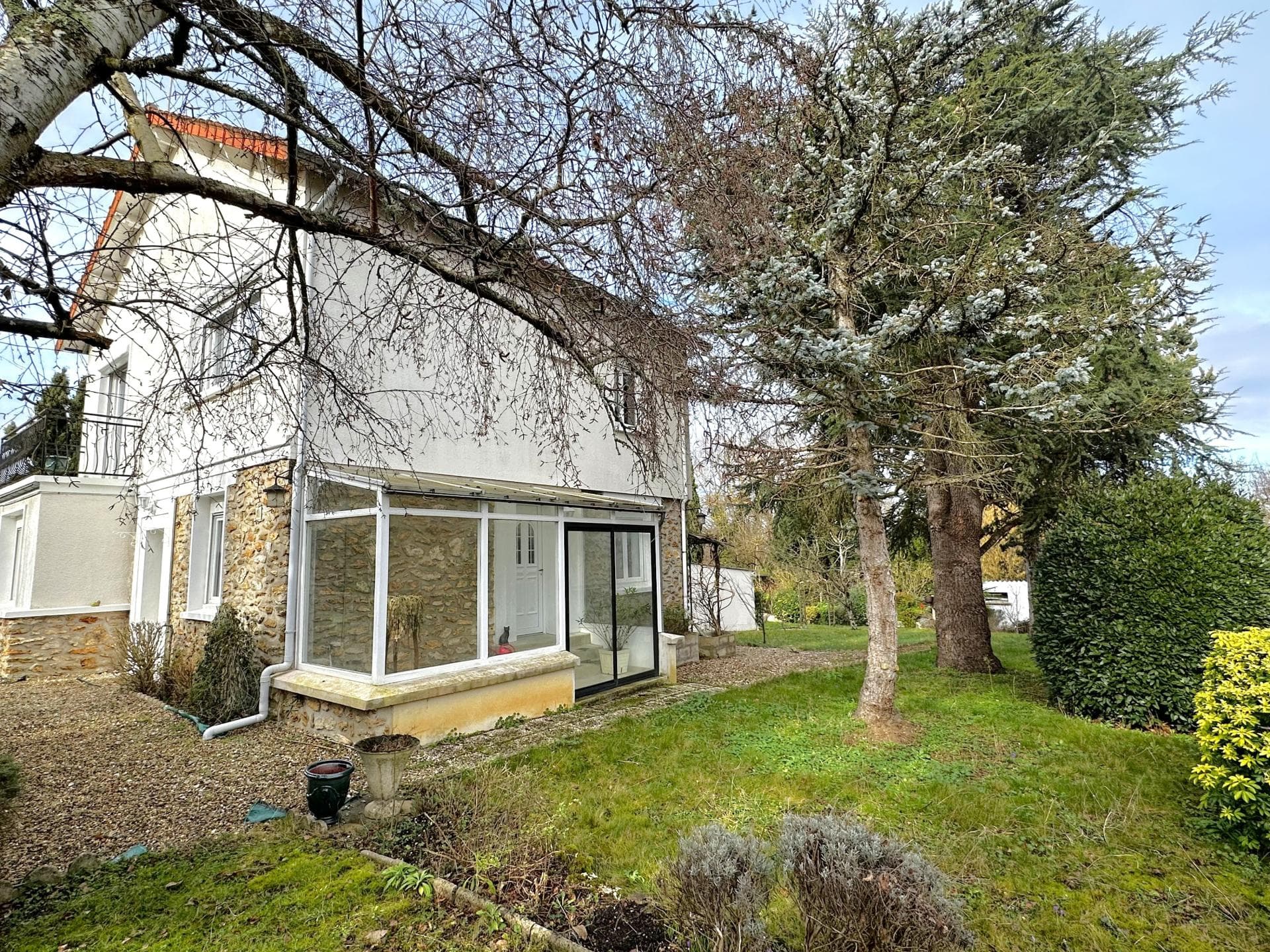 Deux maison en une, prête à vivre ou louer