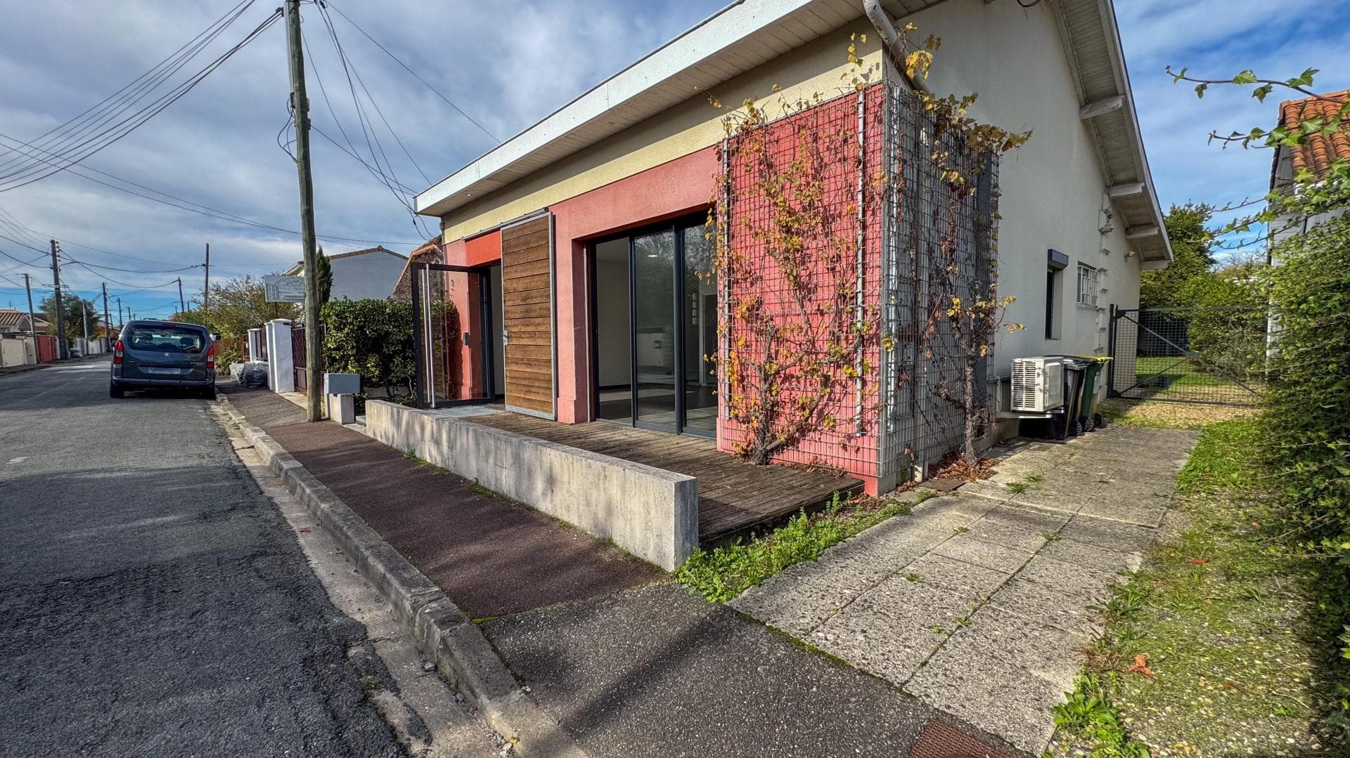 Immeuble de rapport – Studio loué + local commercial libre - Mérignac