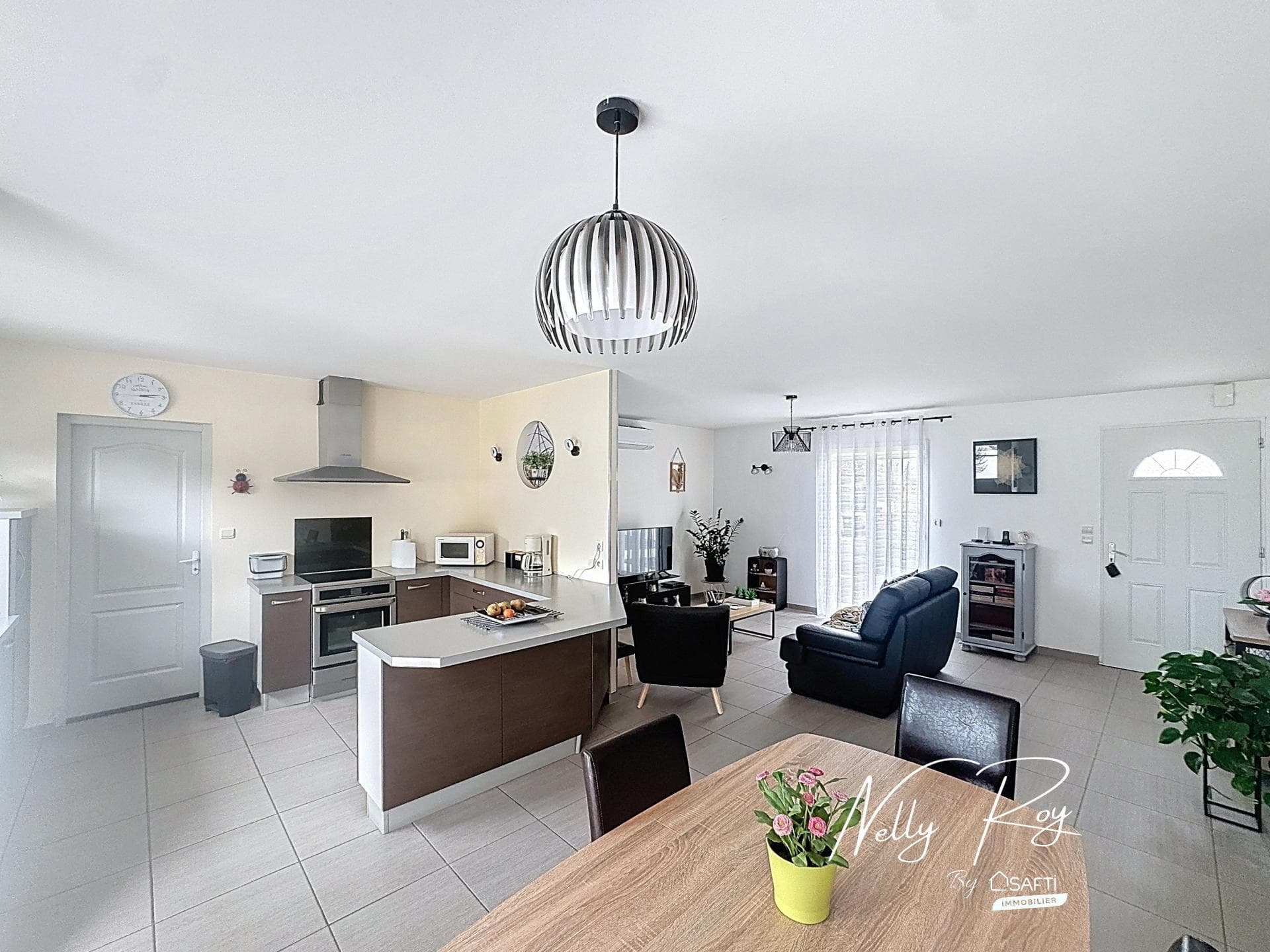 Maison bien entretenue avec jardin et garage — photo 2