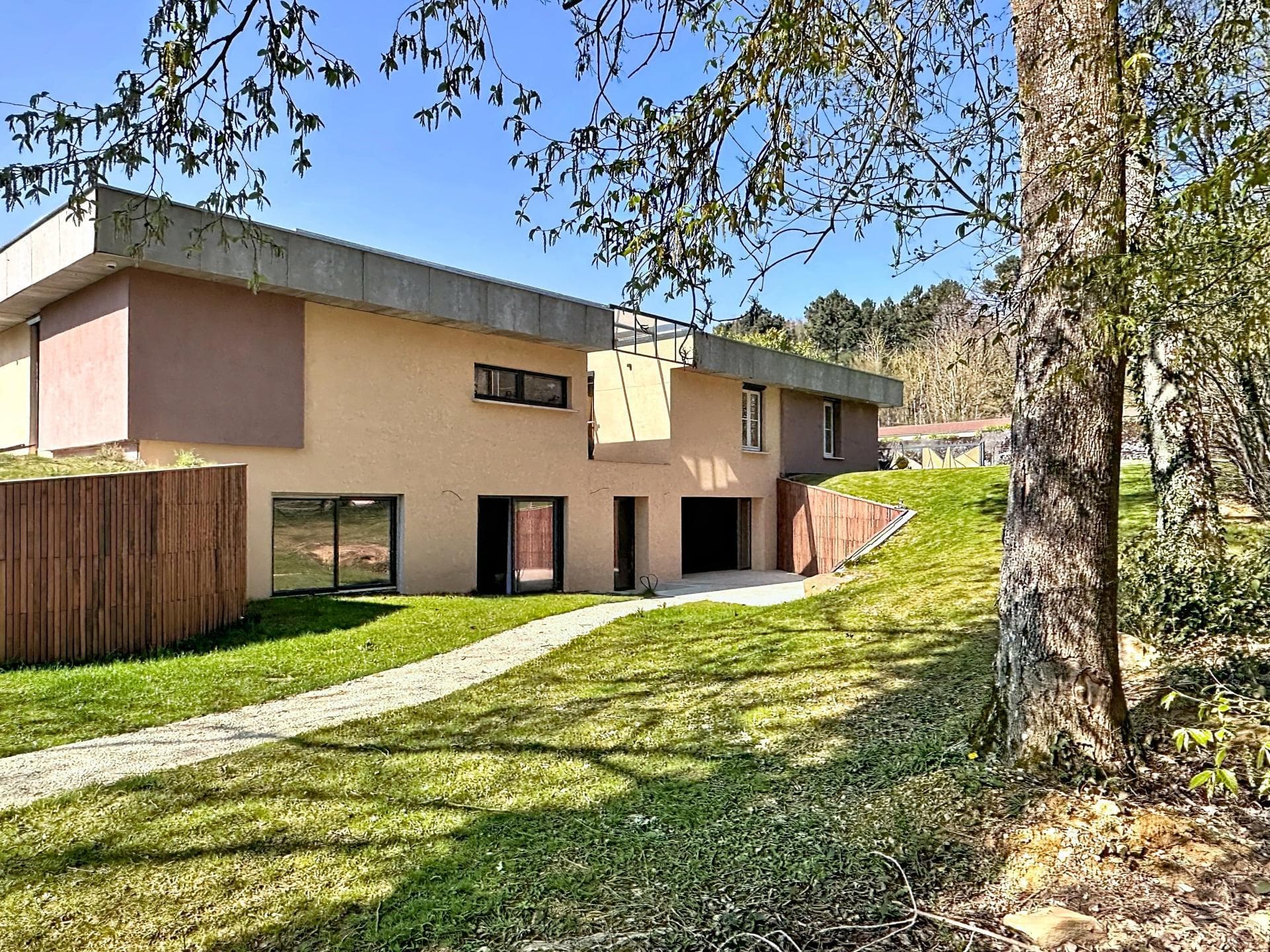 Propriété hors norme au style contemporain — photo 12