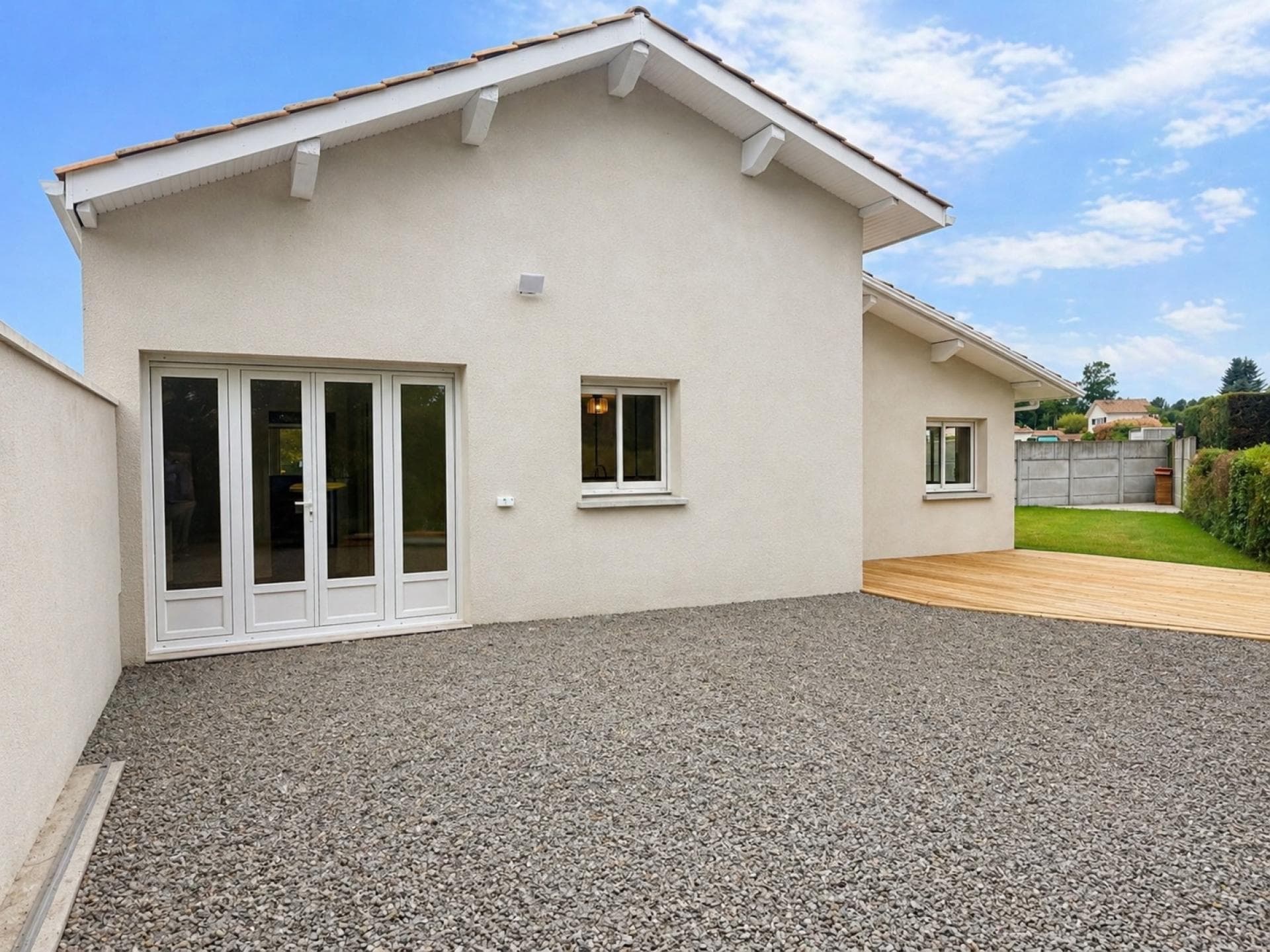Maison de 65 m² refaite à neuf, prête à vivre.