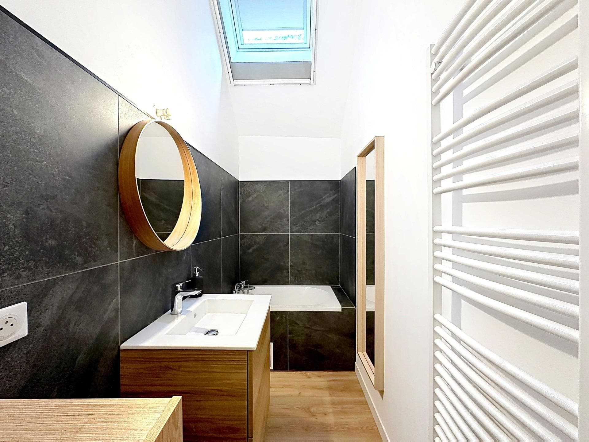 Longère de charme avec logement loué et grange — photo 5