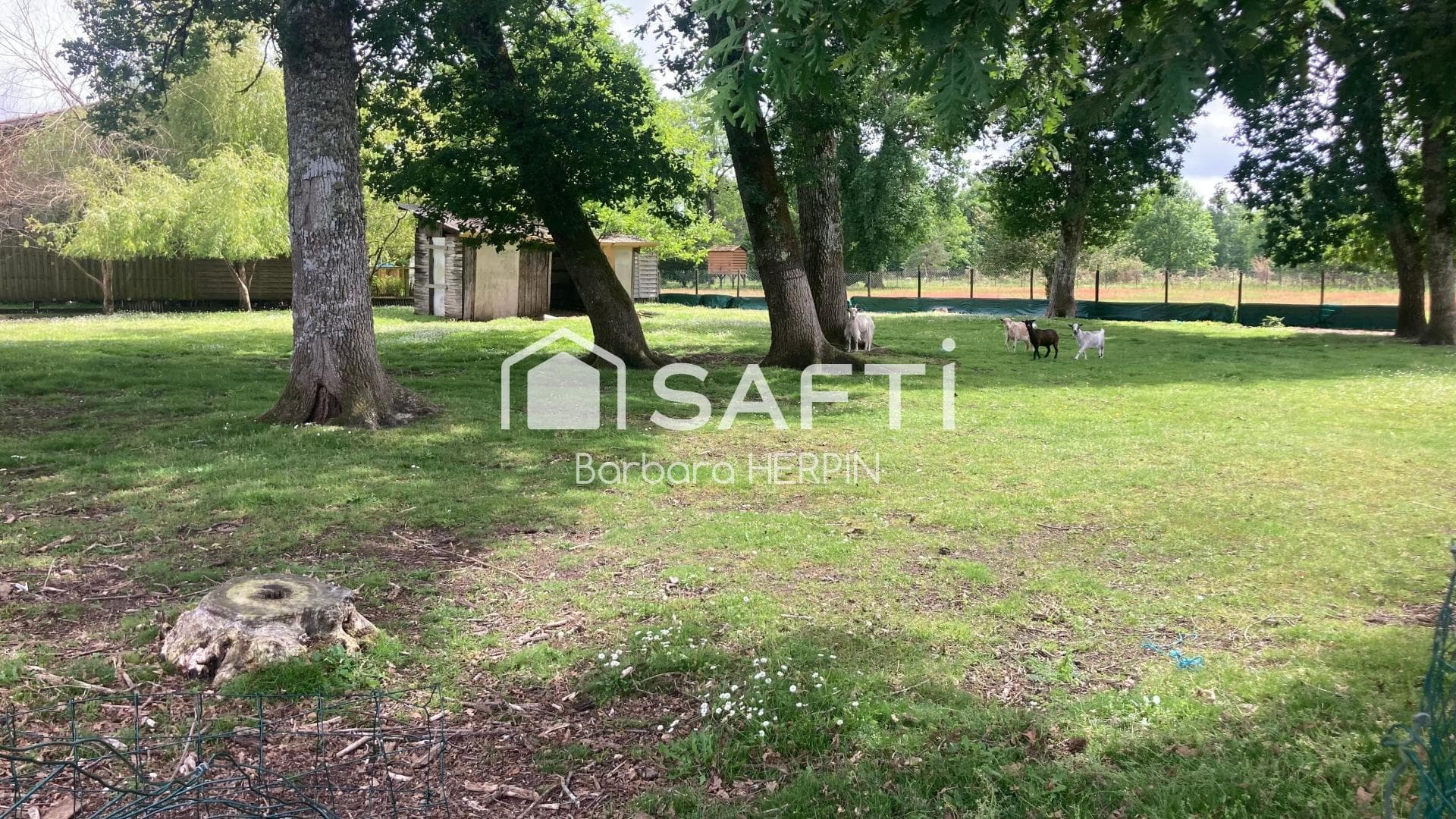 Terrain constructible de 1712m2 à Salles