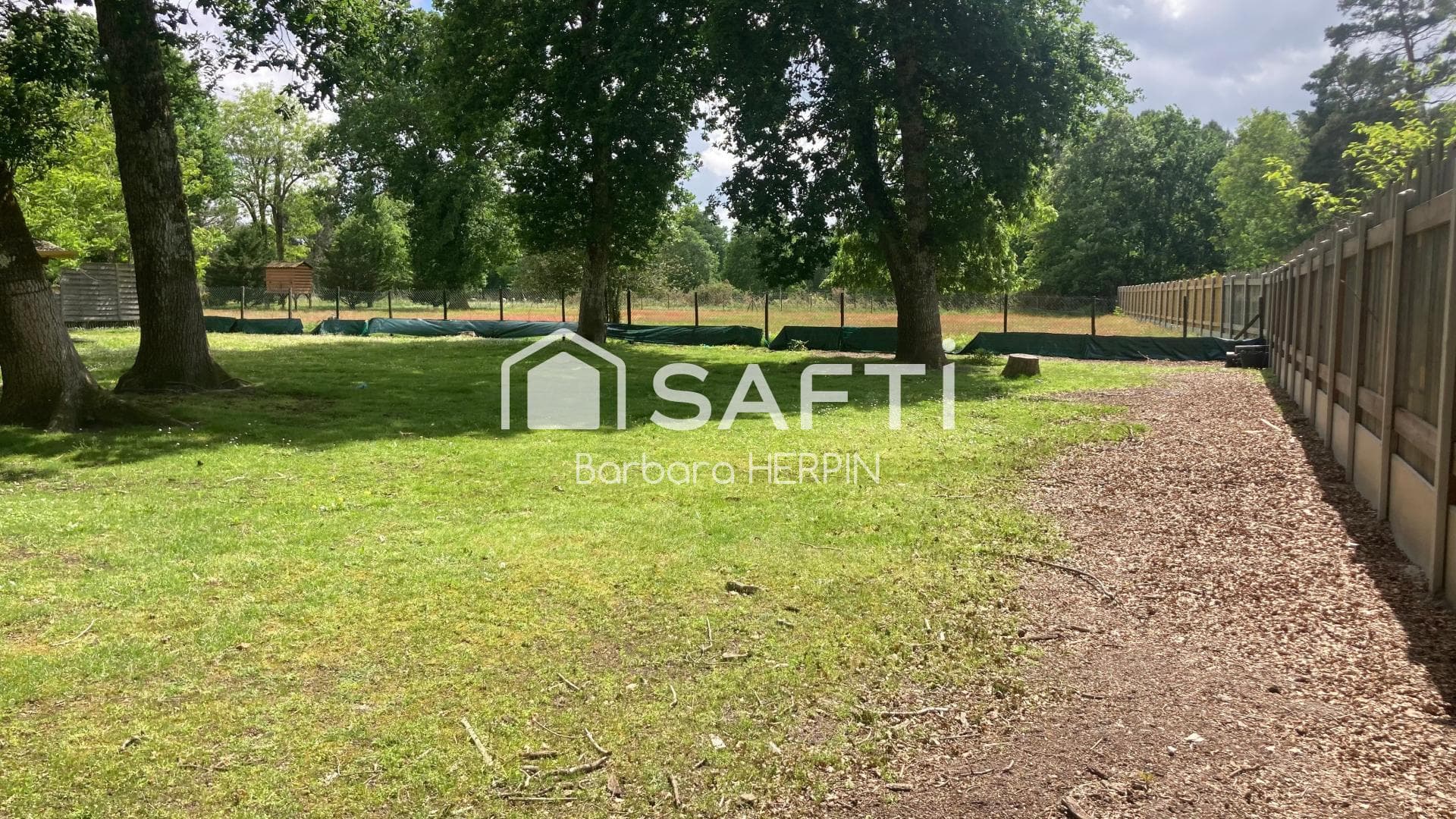 Terrain constructible de 1712m2 à Salles — photo 3