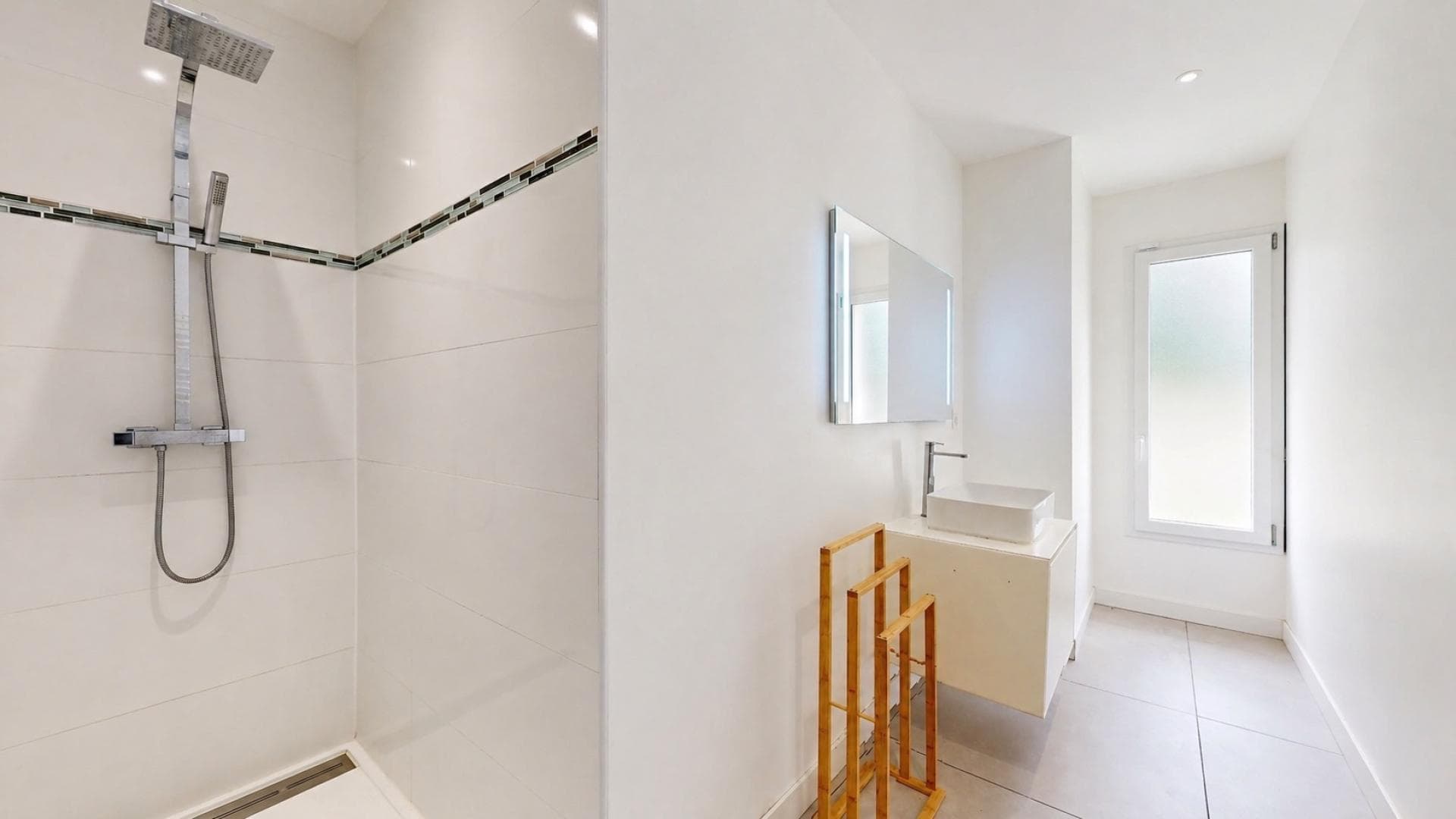 Maison + Studio avec entrée indépendante — photo 8
