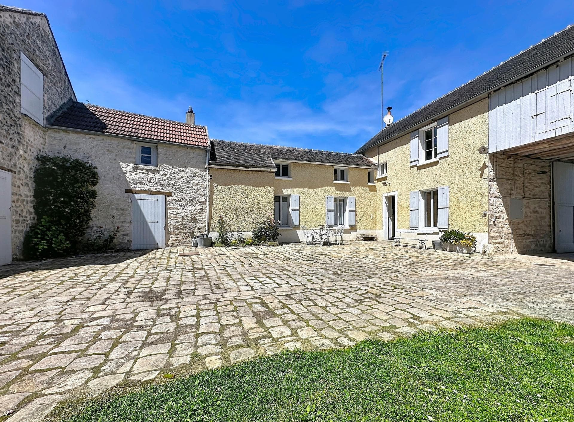 Authentique maison avec grange et bois — photo 8
