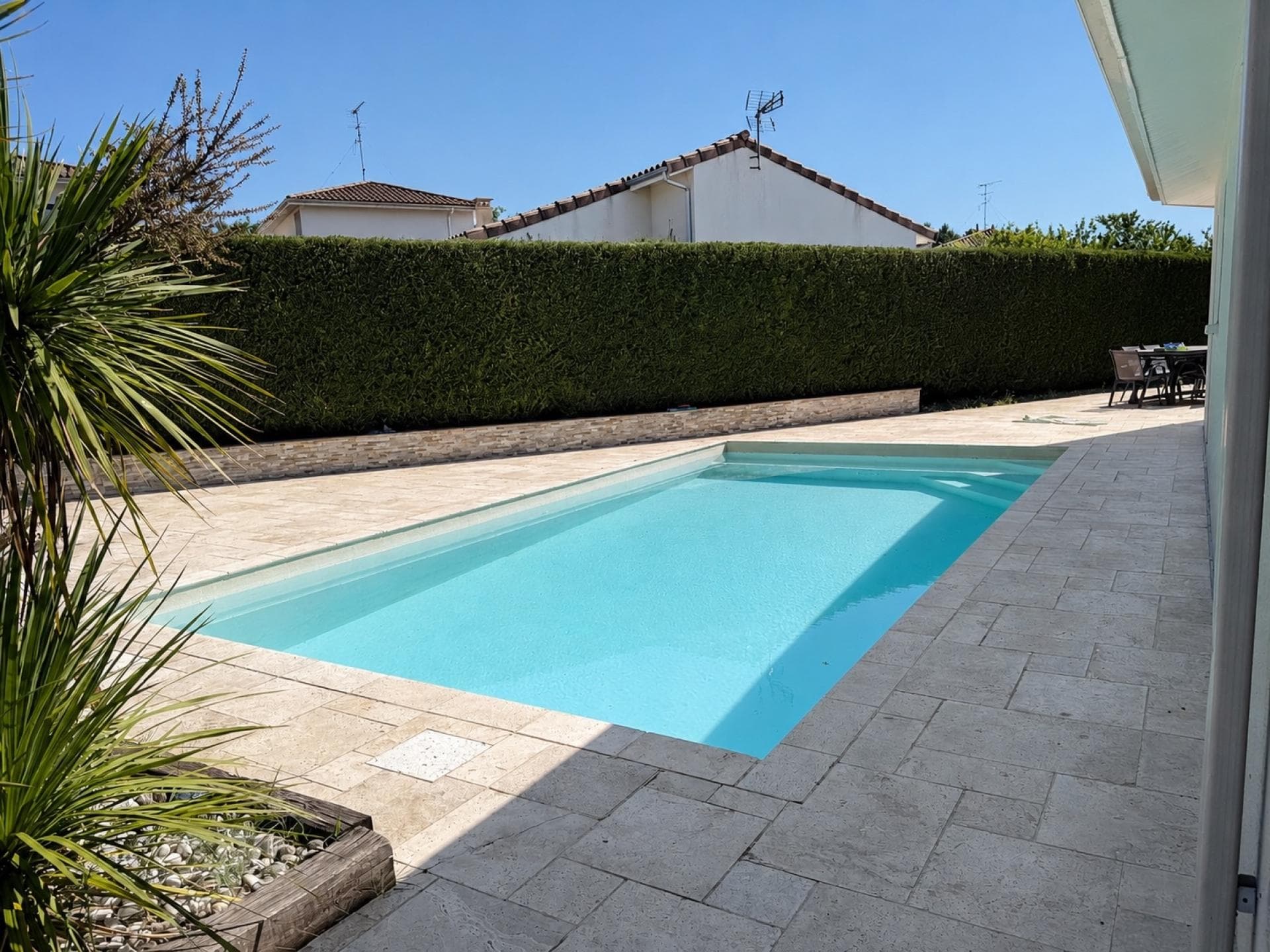 Plain-pied familial avec piscine — photo 4