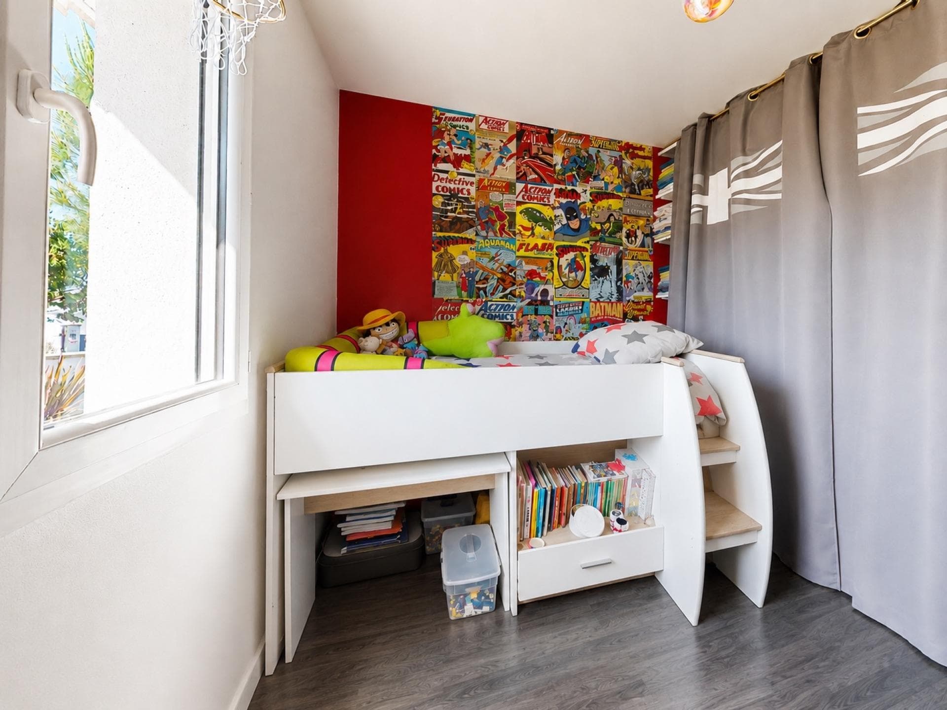 Plain-pied familial avec piscine — photo 12
