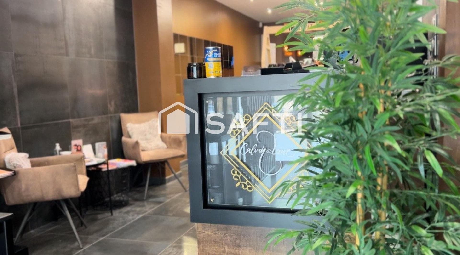 Fonds de commerce Coiffure – Esthétique en plein centre-ville — photo 2
