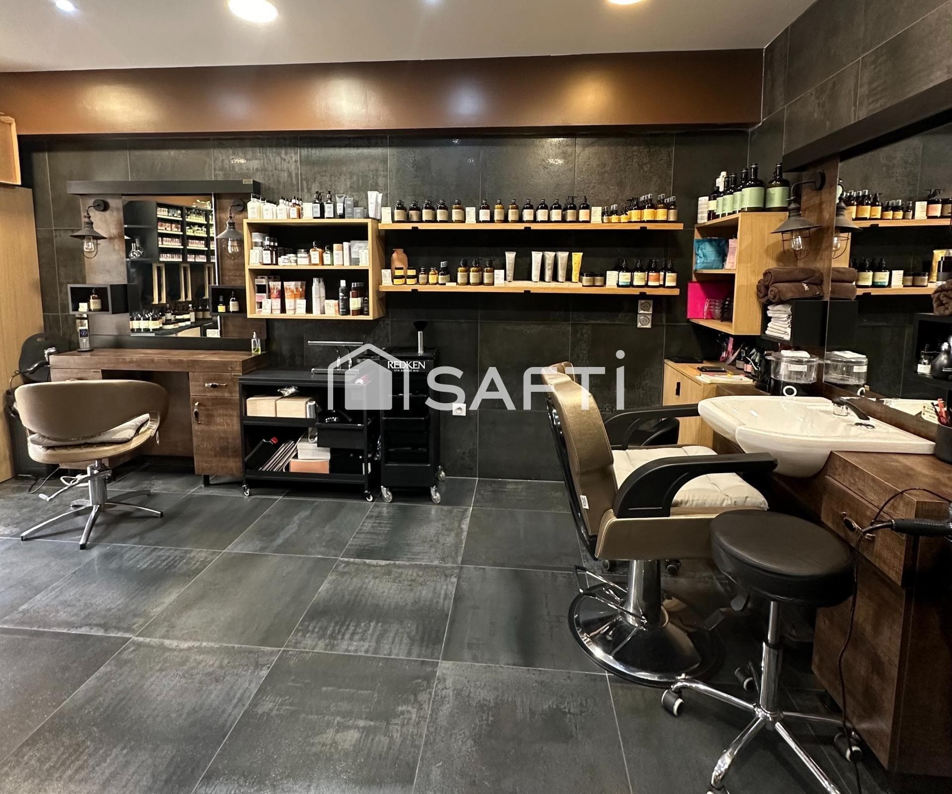 Fonds de commerce Coiffure – Esthétique en plein centre-ville — photo 3