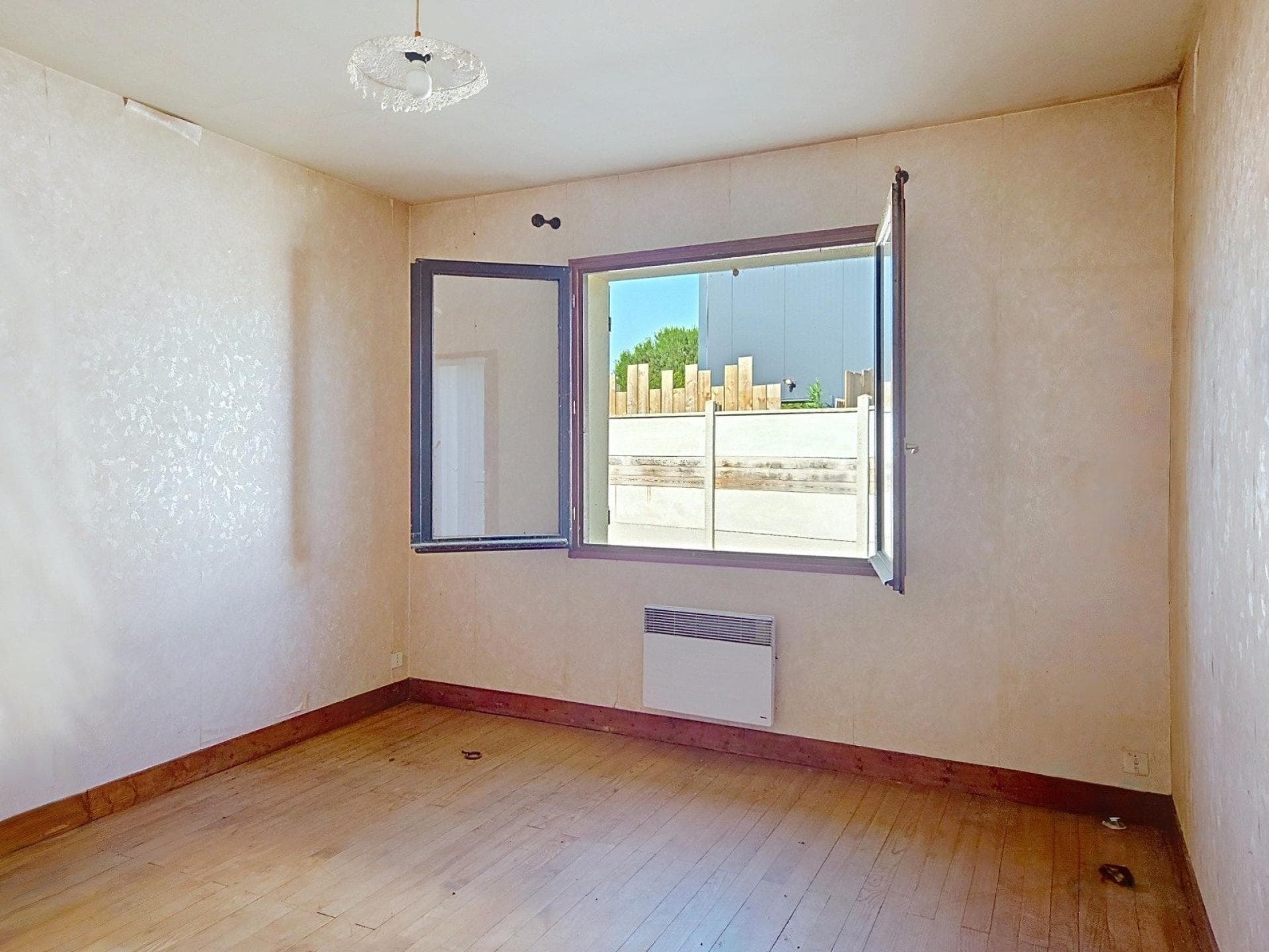 Maison 4 chambres, intérieur à rénover — photo 5