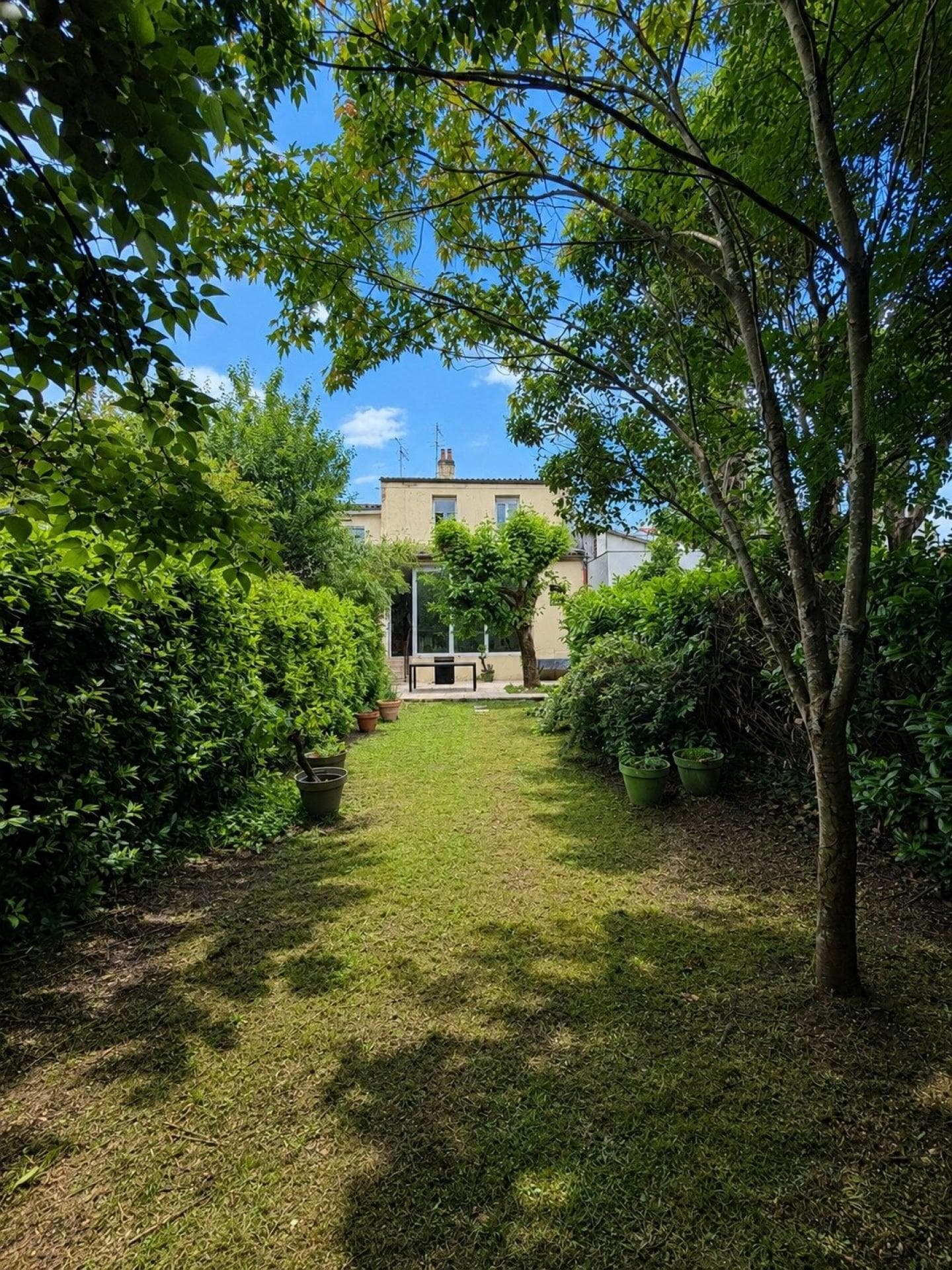 Maison en pierre avec jardin à Bègles. — photo 2