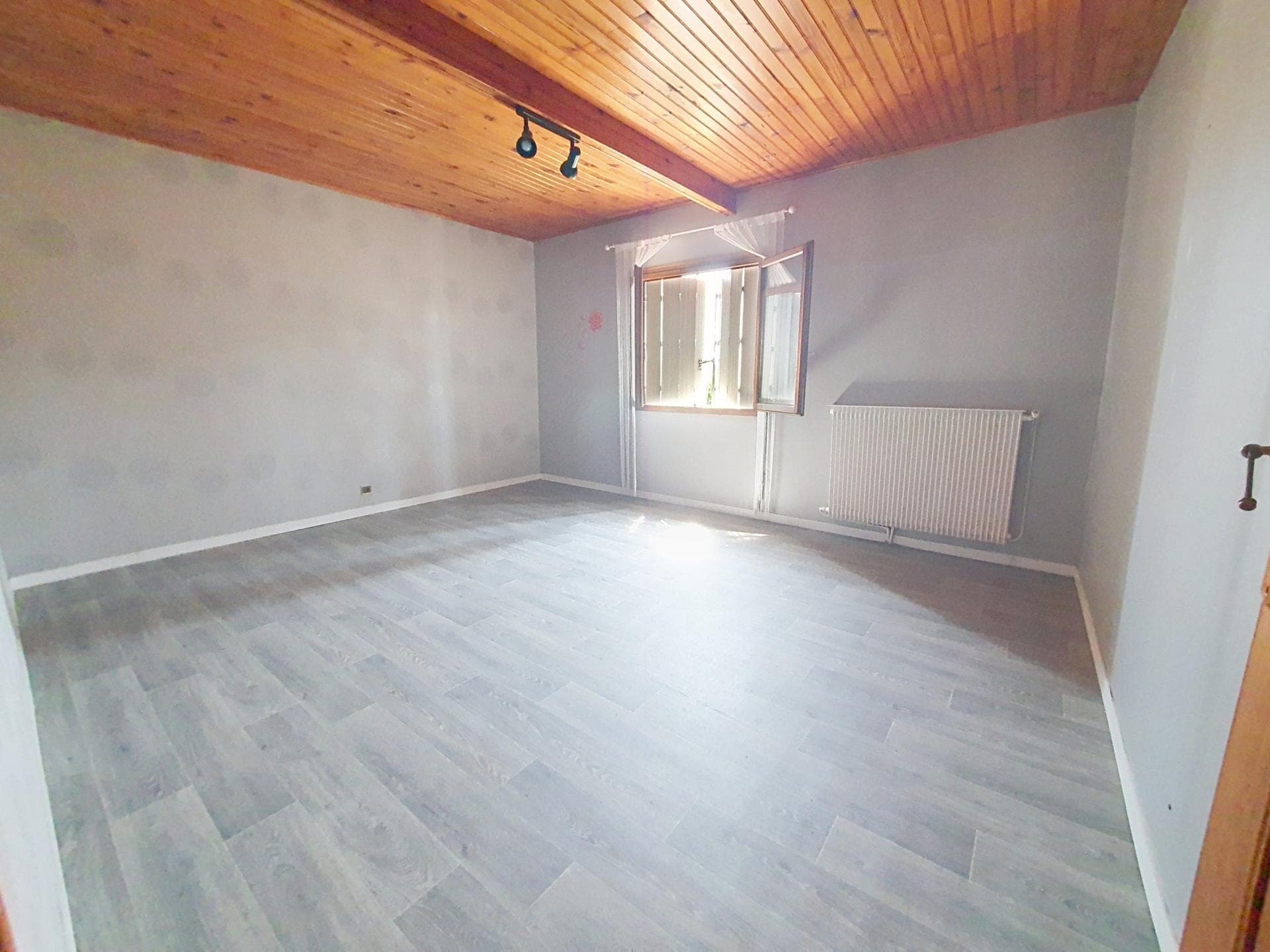 Grande maison T6 — photo 9