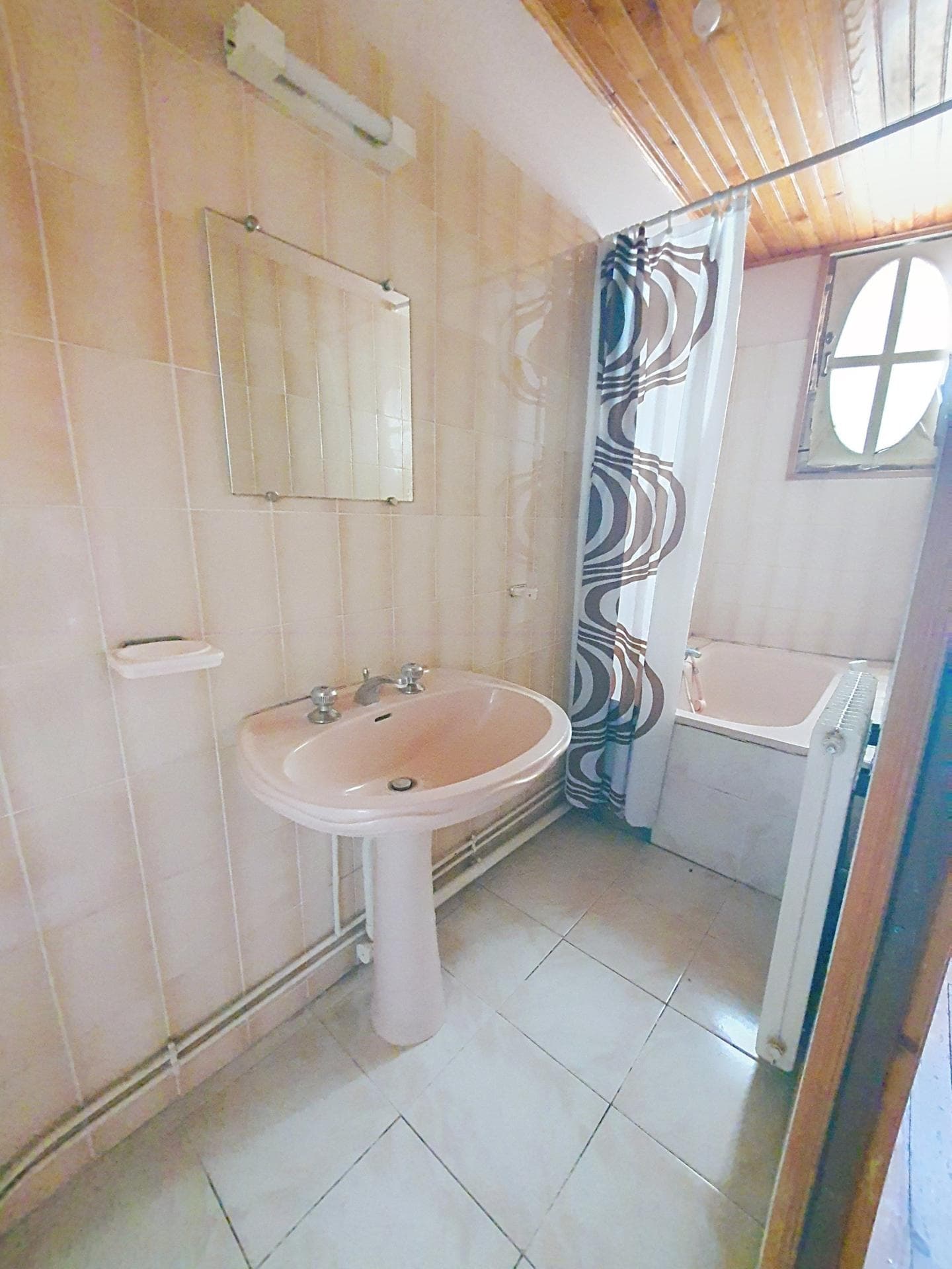 Grande maison T6 — photo 10