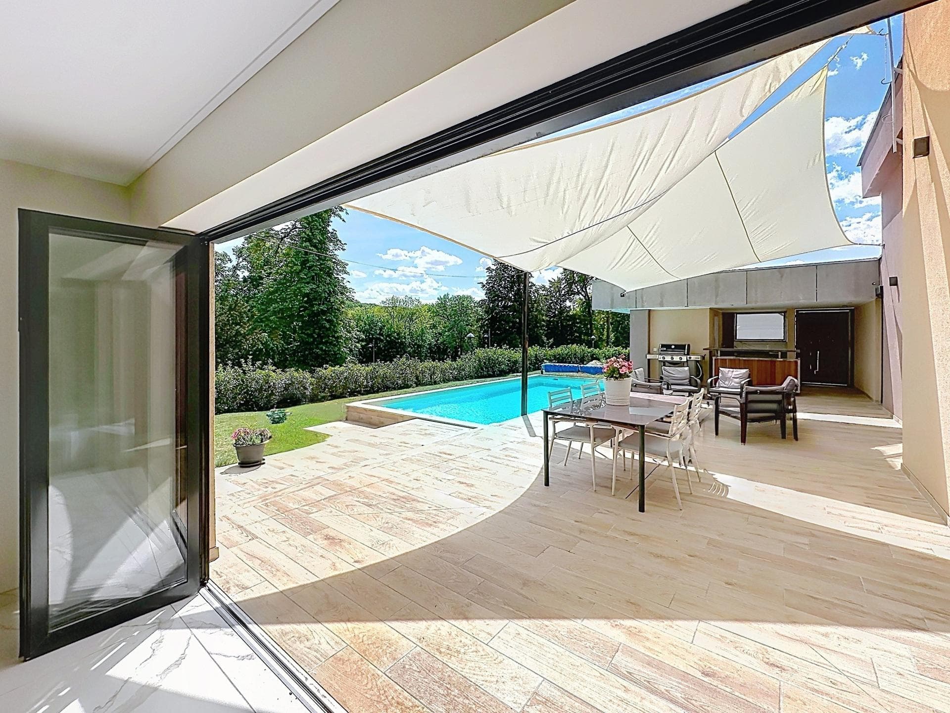 Propriété hors norme au style contemporain — photo 7