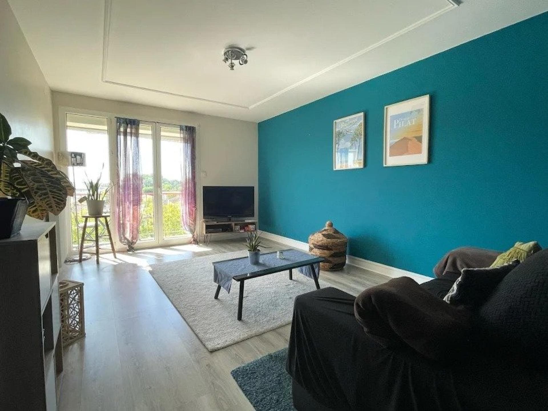 Bel appartement traversant de 70m2 en bon état.