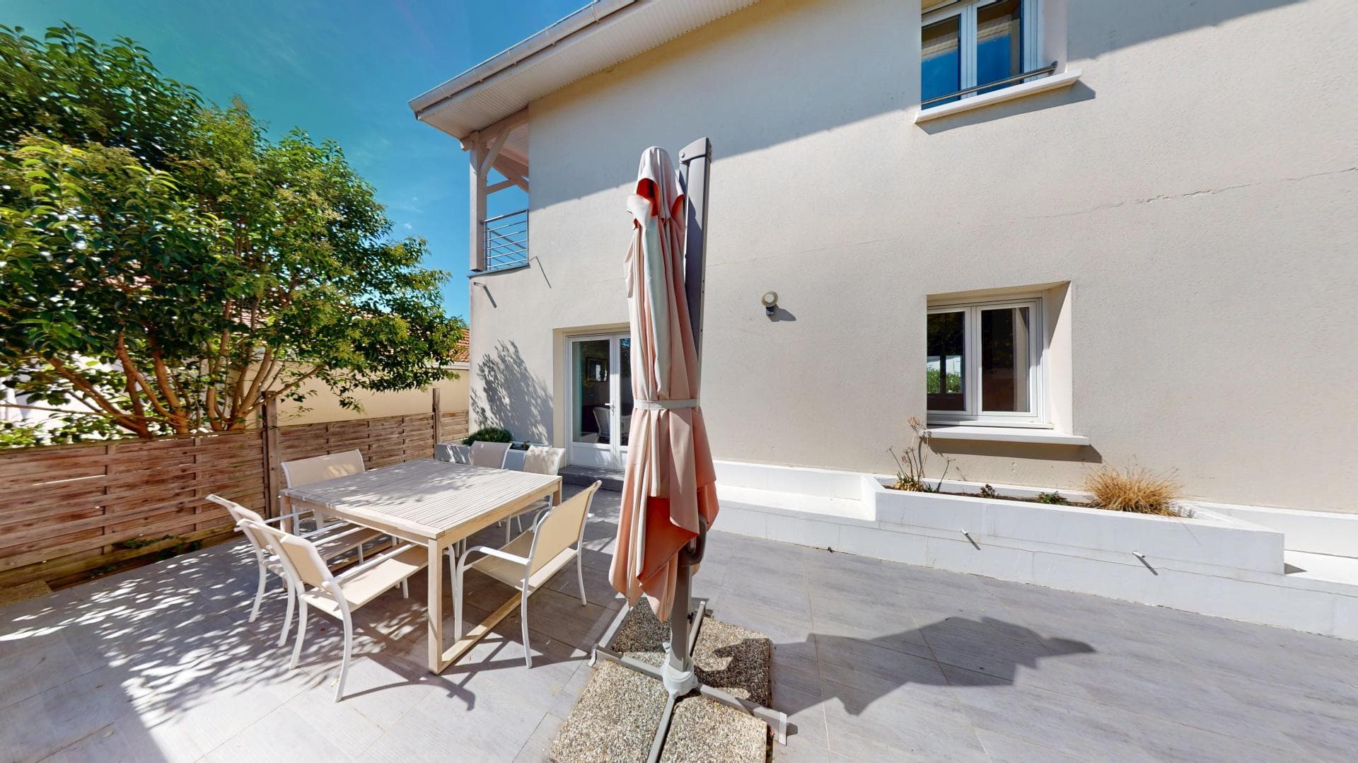 HAUT DE BASSENS MAISON AVEC TERRASSE GRAND GARAGE — photo 11