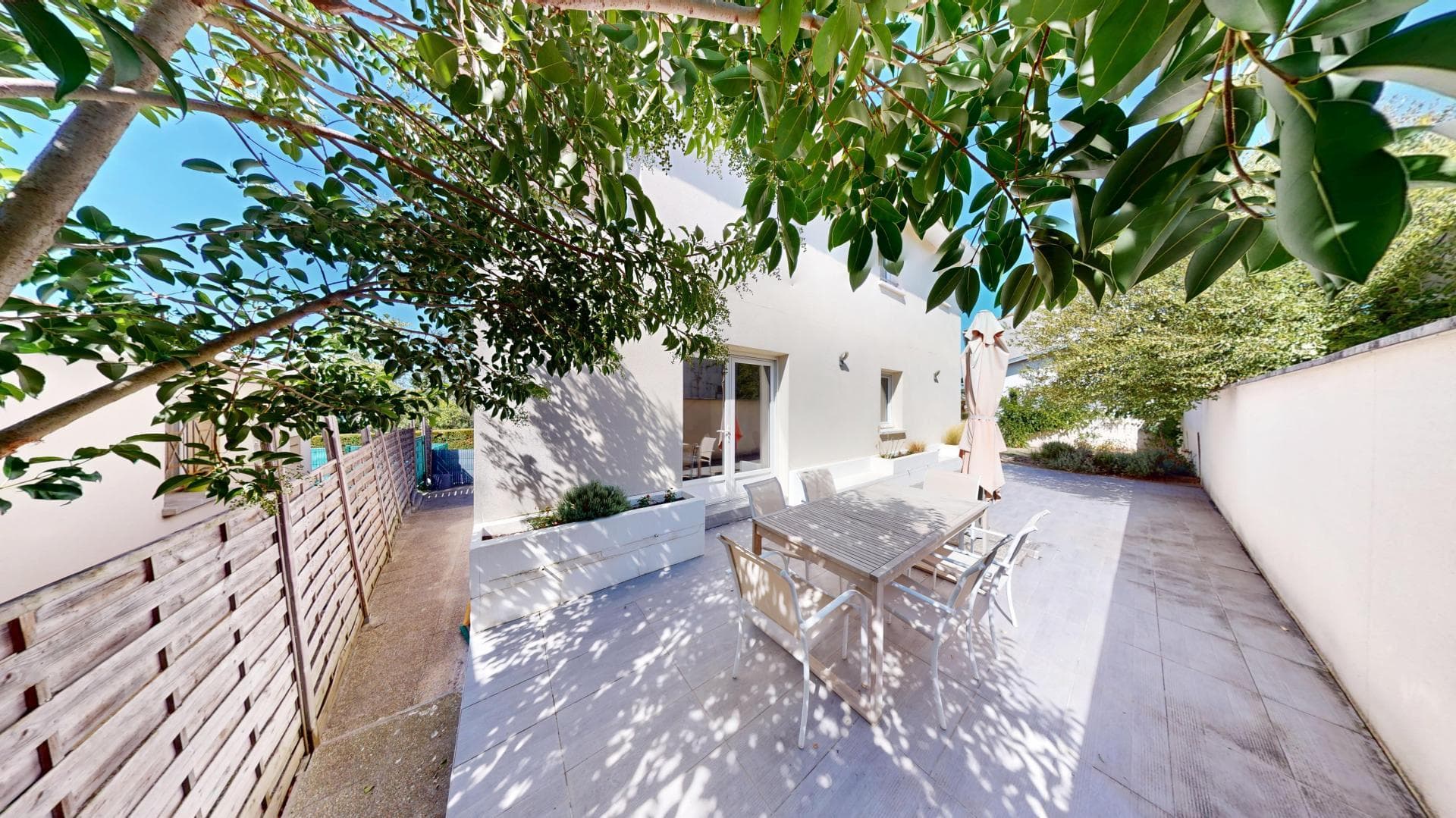 HAUT DE BASSENS MAISON AVEC TERRASSE GRAND GARAGE — photo 10
