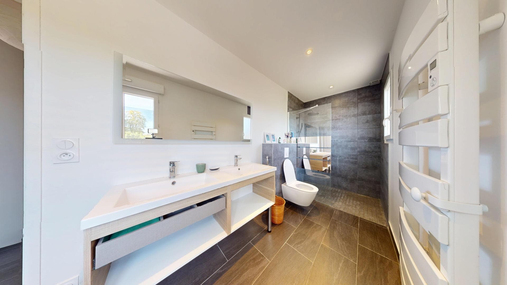 HAUT DE BASSENS MAISON AVEC TERRASSE GRAND GARAGE — photo 9
