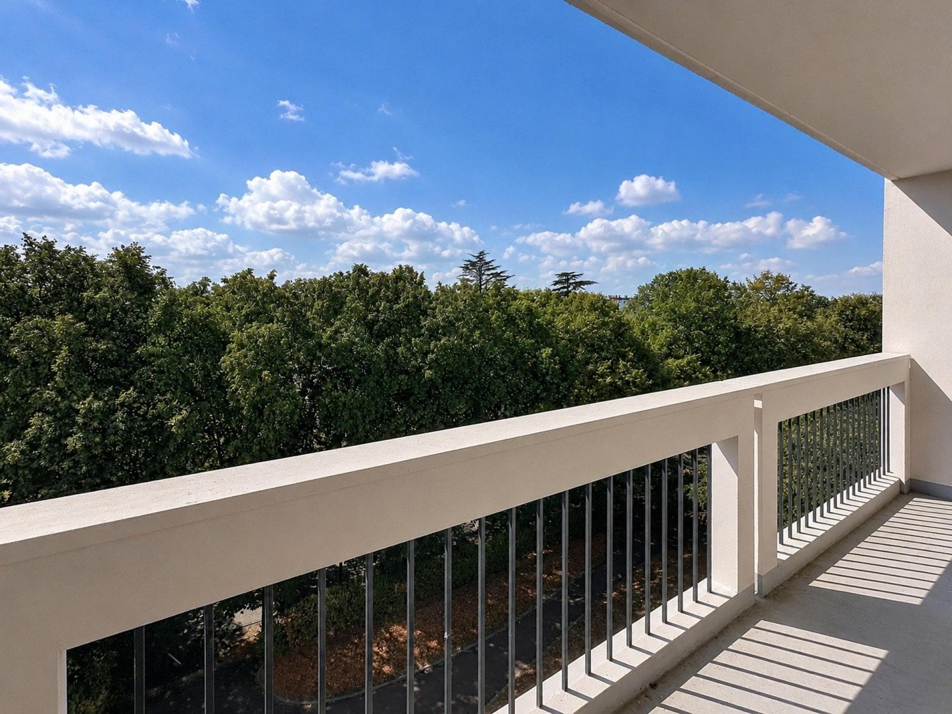 BEZONS - F4 DERNIER ÉTAGE • BALCON • VUE PARC — photo 5