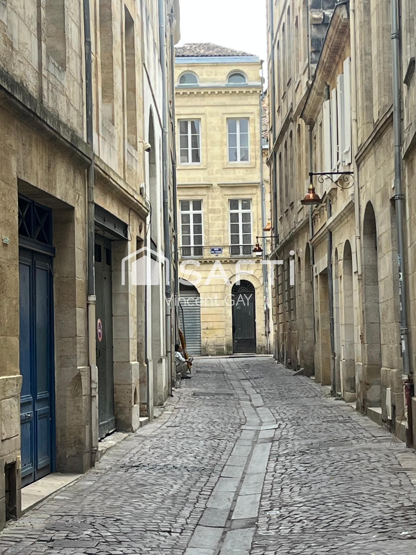 – LE CHARME D’UN DUPLEX AU CŒUR DU VIEUX BORDEAUX
